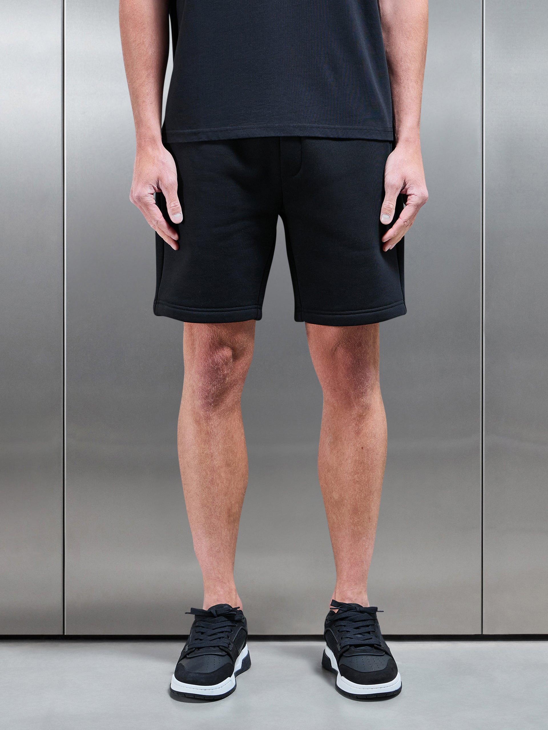 Relaxed Fit Short in Black