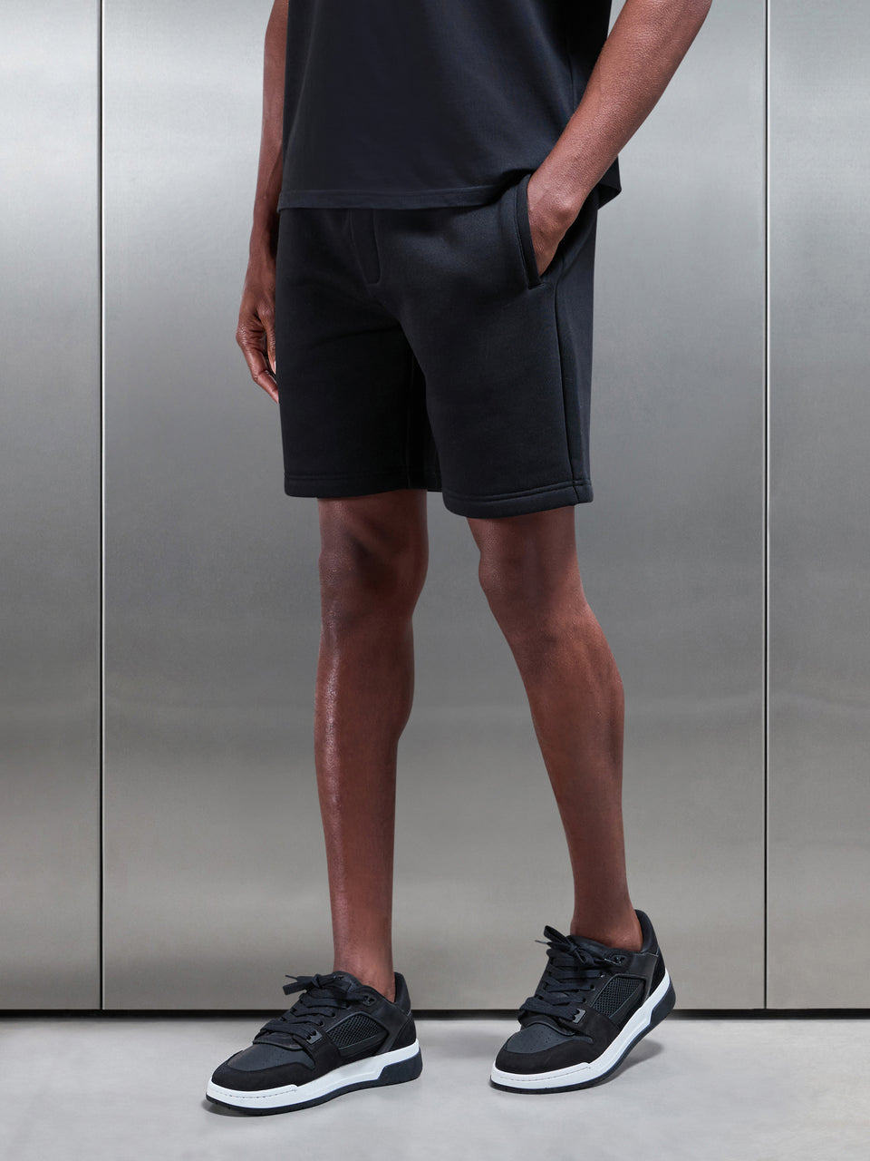 Relaxed Fit Short in Black