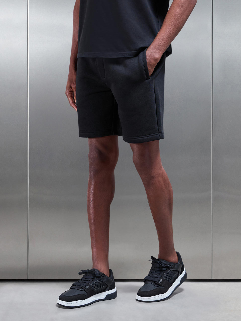 Relaxed Fit Short in Black