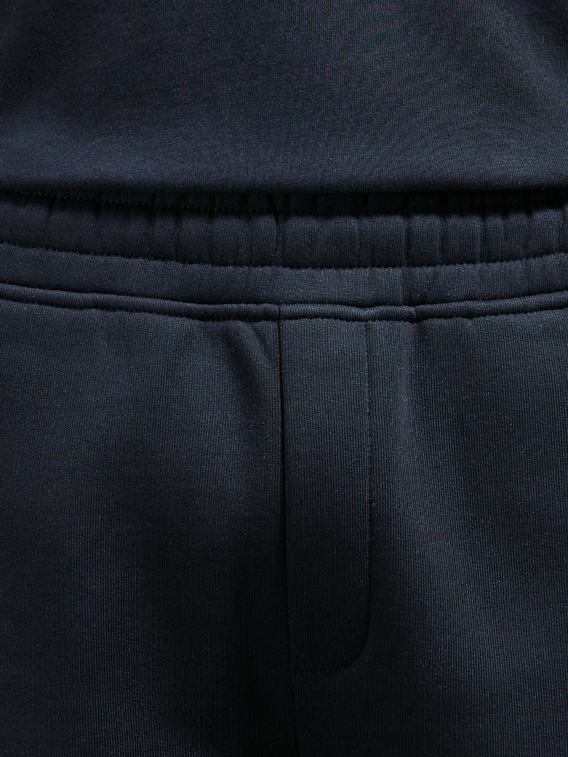 Relaxed Fit Short in Black