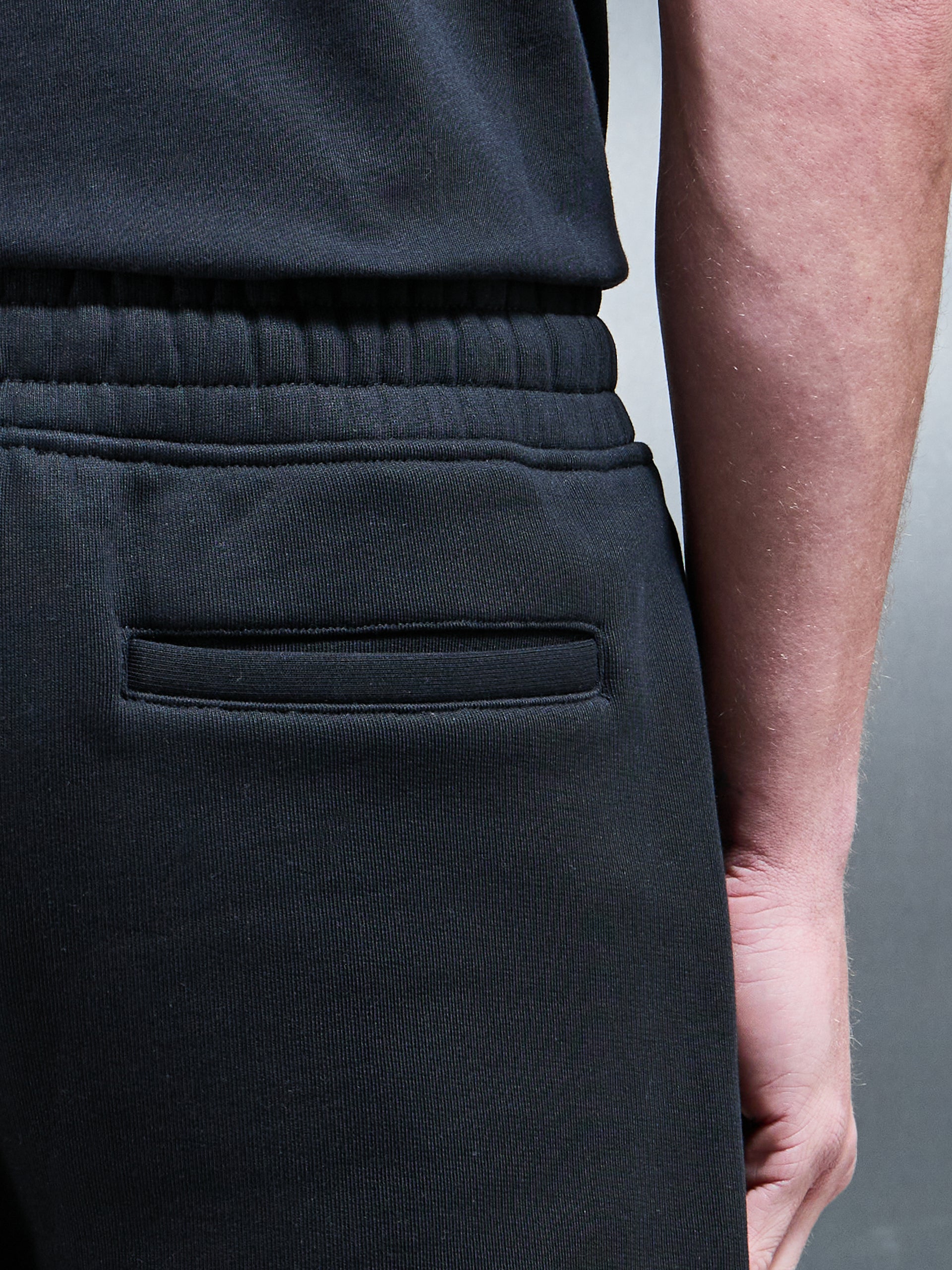 Relaxed Fit Short in Black