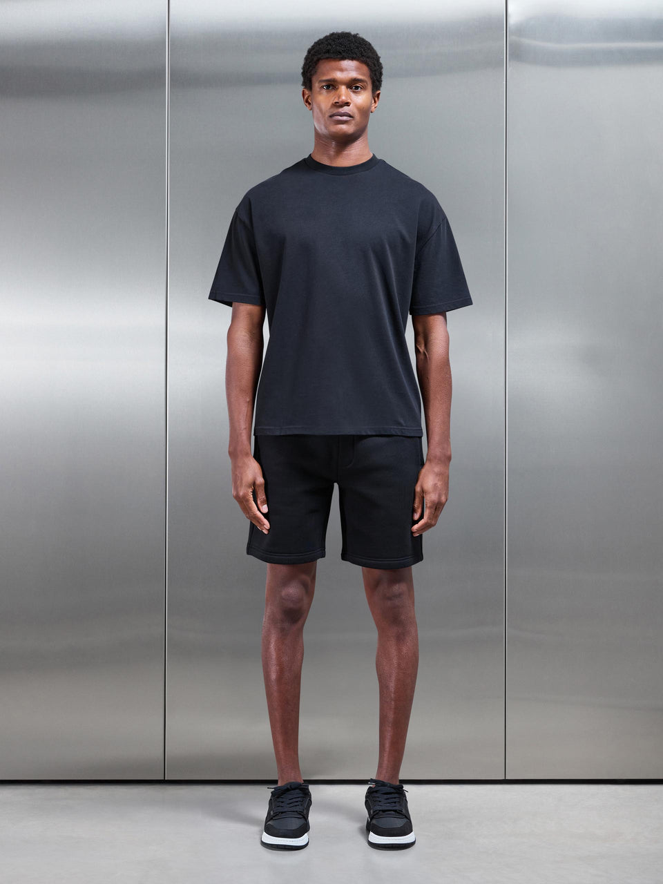 Relaxed Fit Short in Black