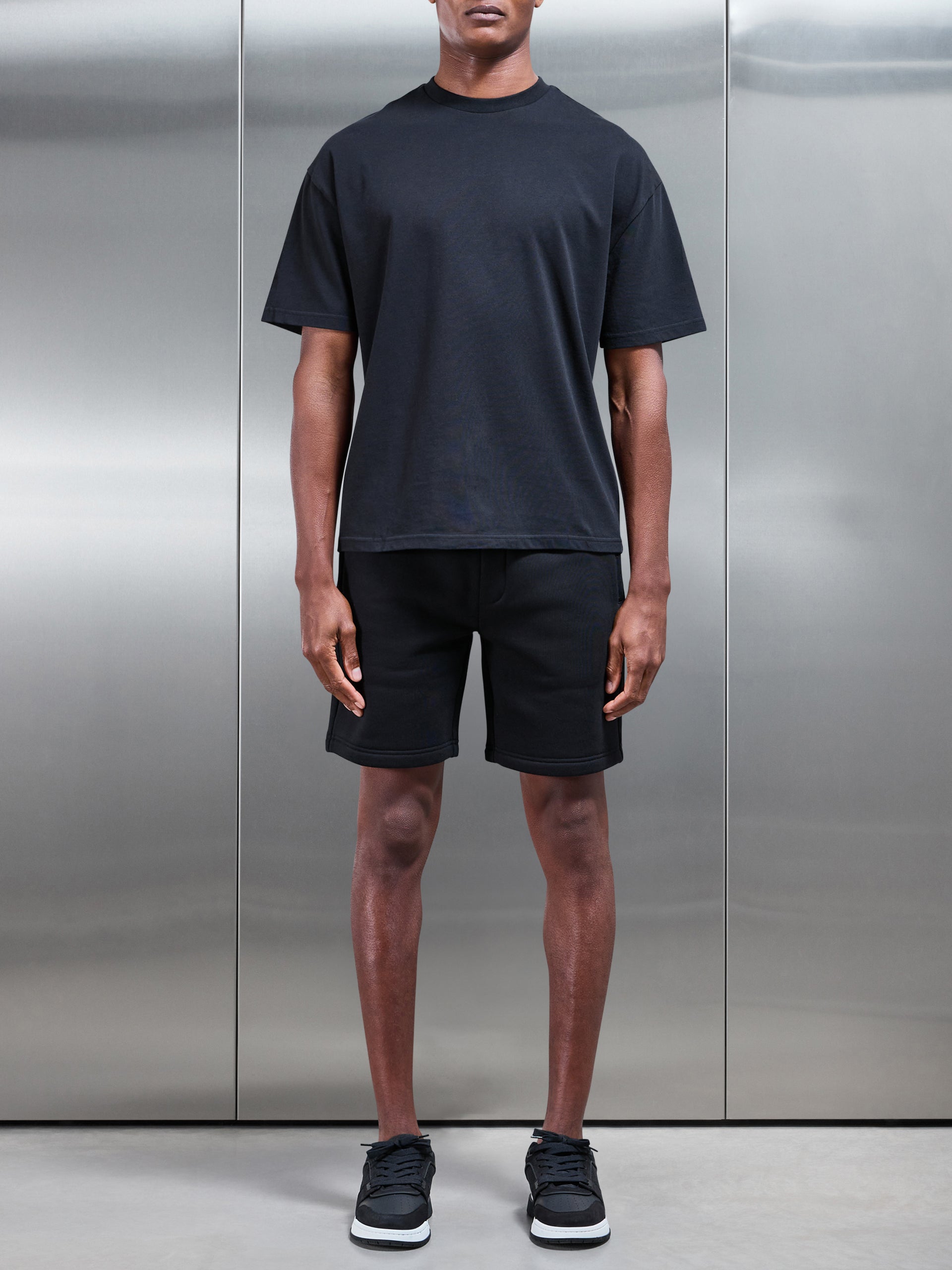 Relaxed Fit Short in Black