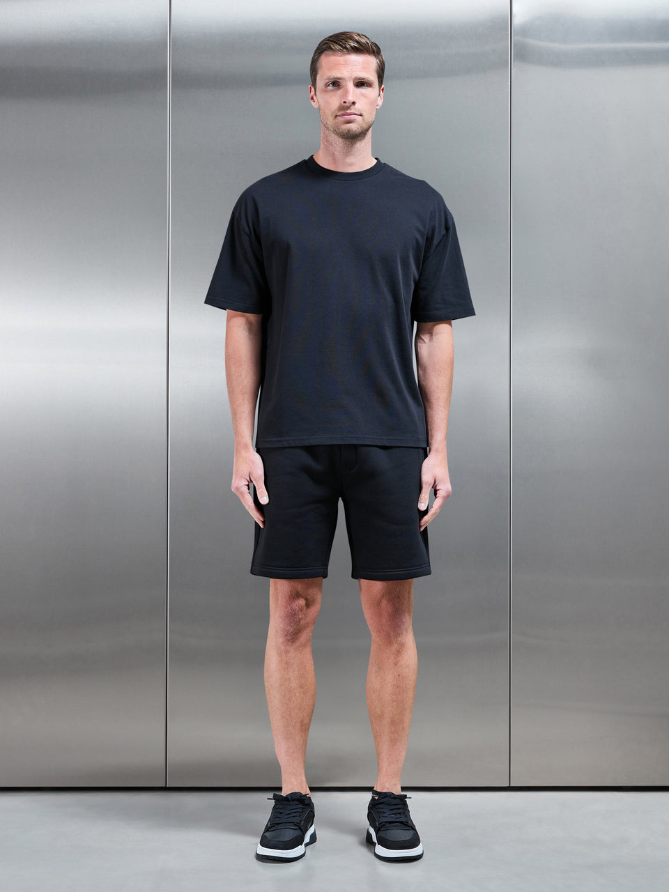Relaxed Fit Short in Black
