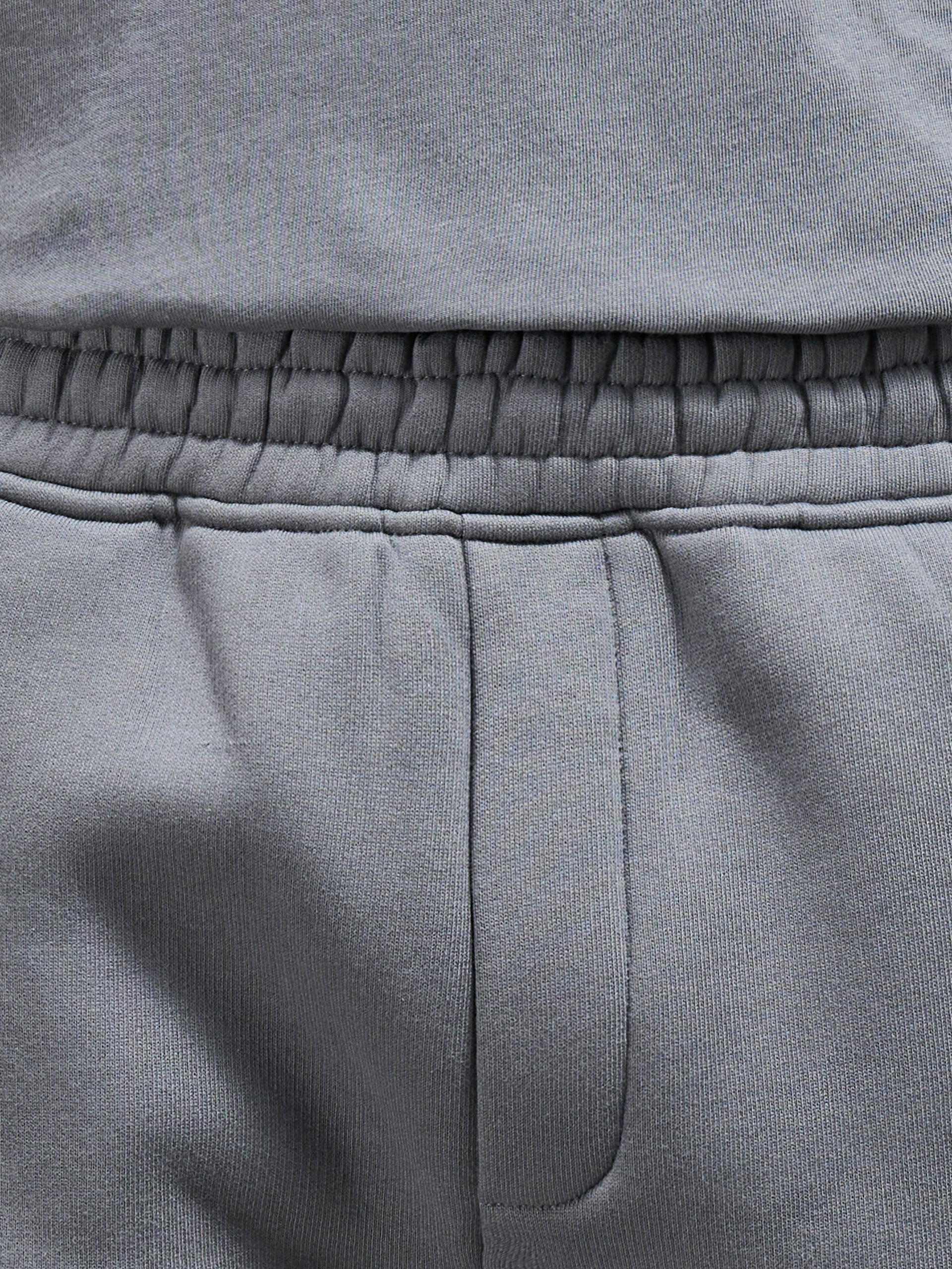 Relaxed Fit Short in Grey