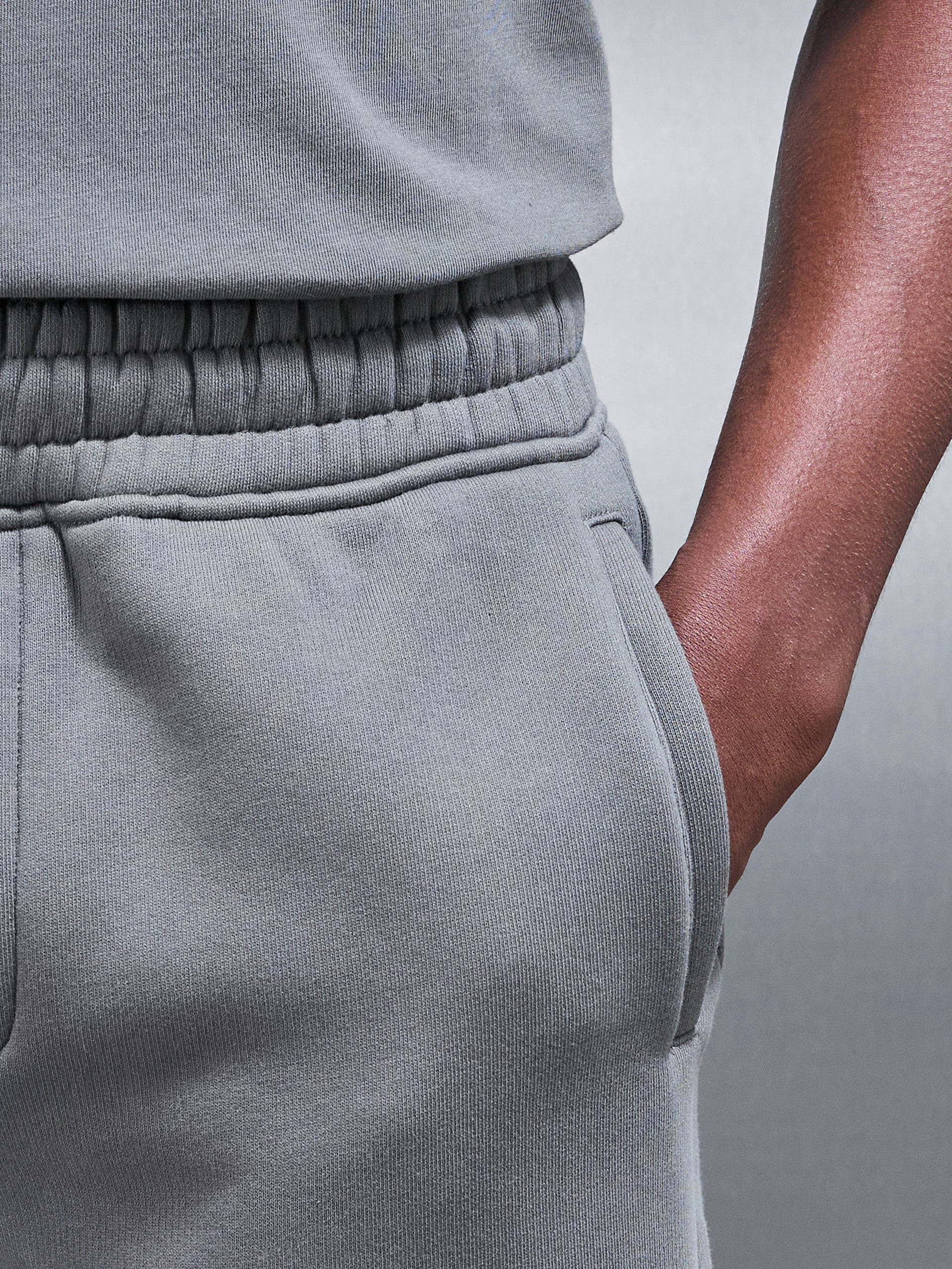 Relaxed Fit Short in Grey