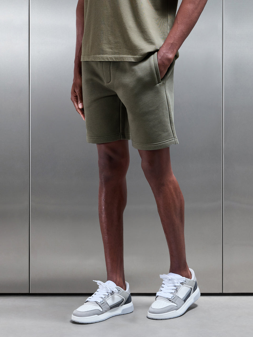 Relaxed Fit Short in Olive