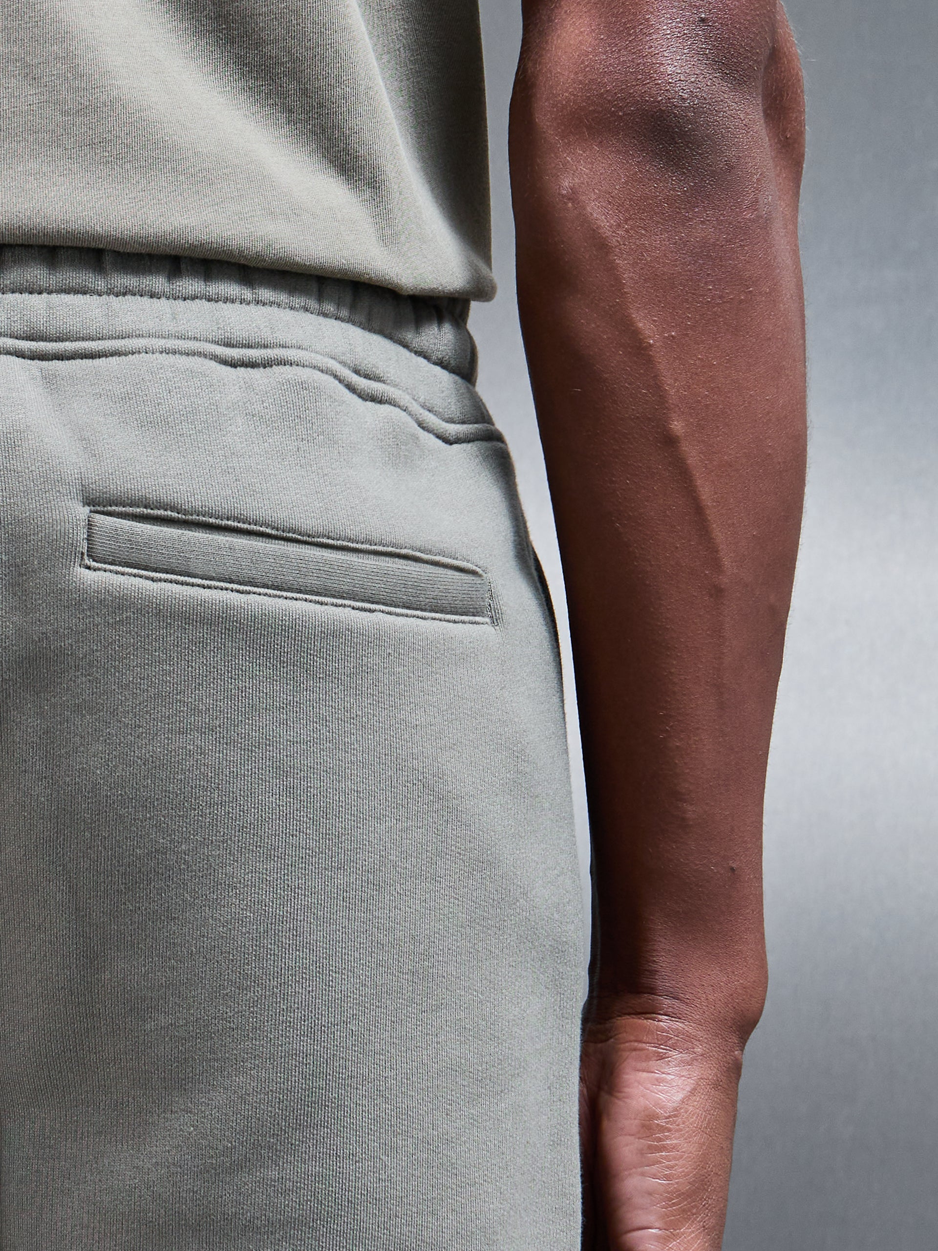 Relaxed Fit Short in Olive