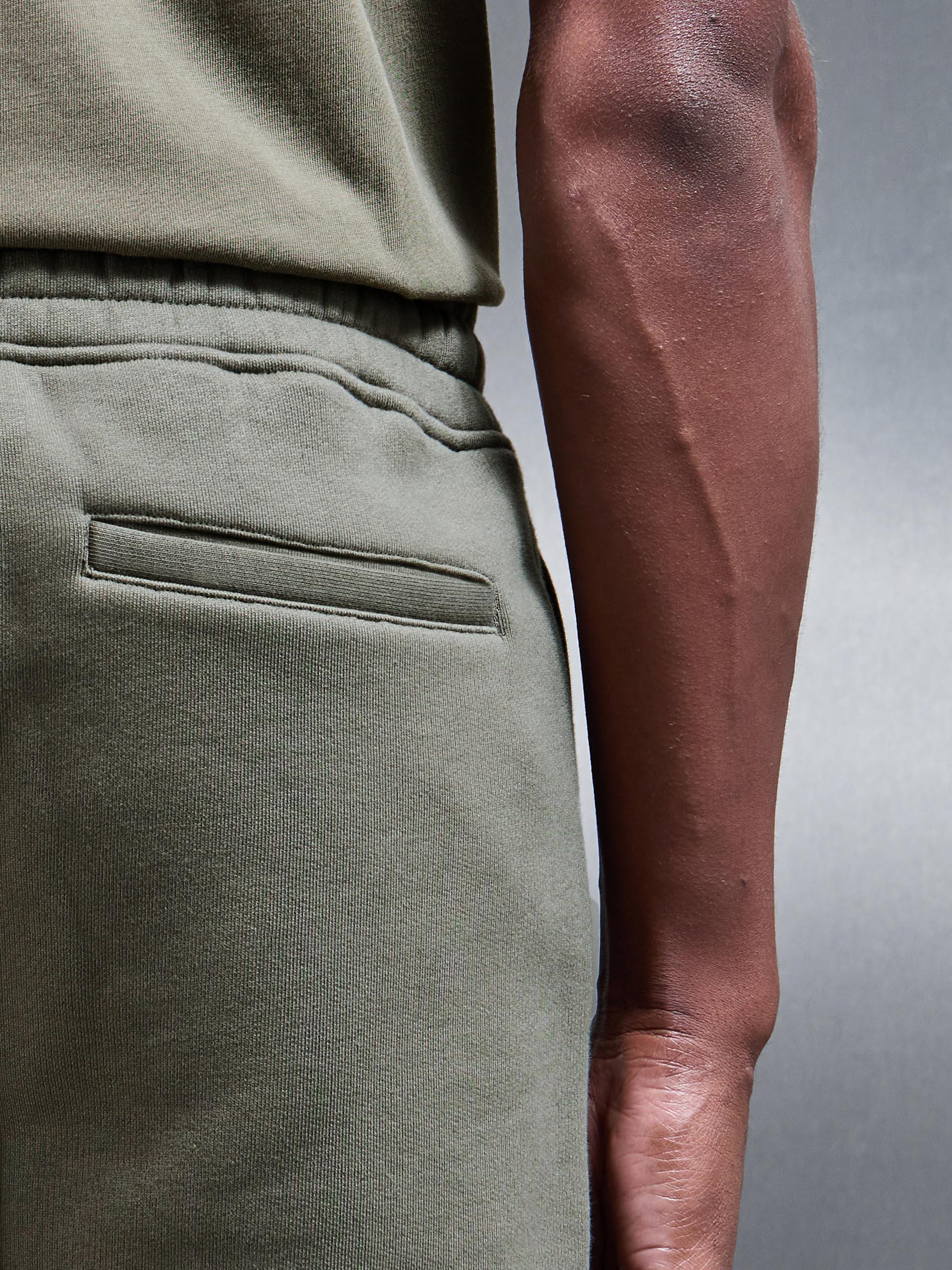 Relaxed Fit Short in Olive