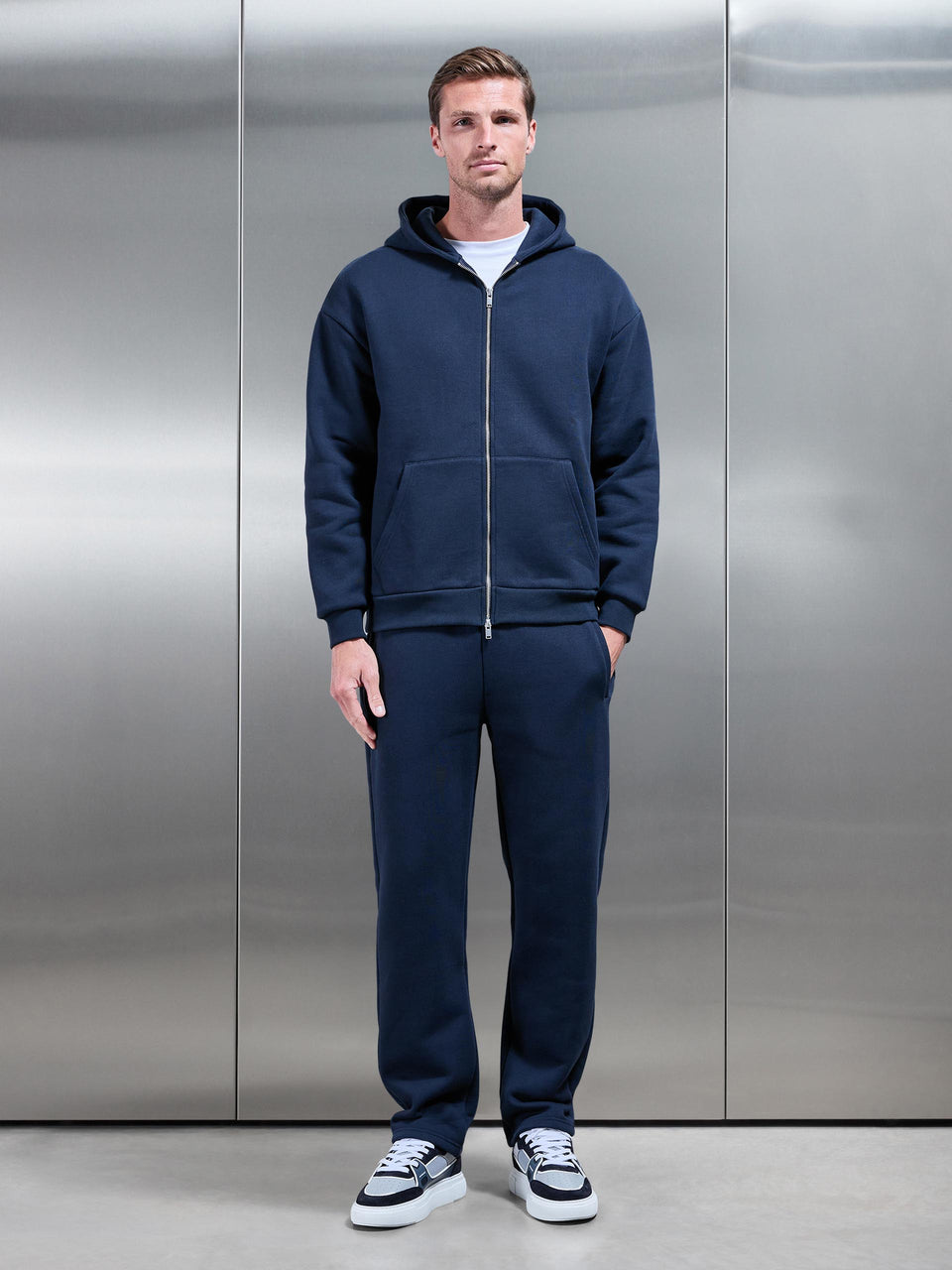 Relaxed Fit Straight Leg Jogger in Navy
