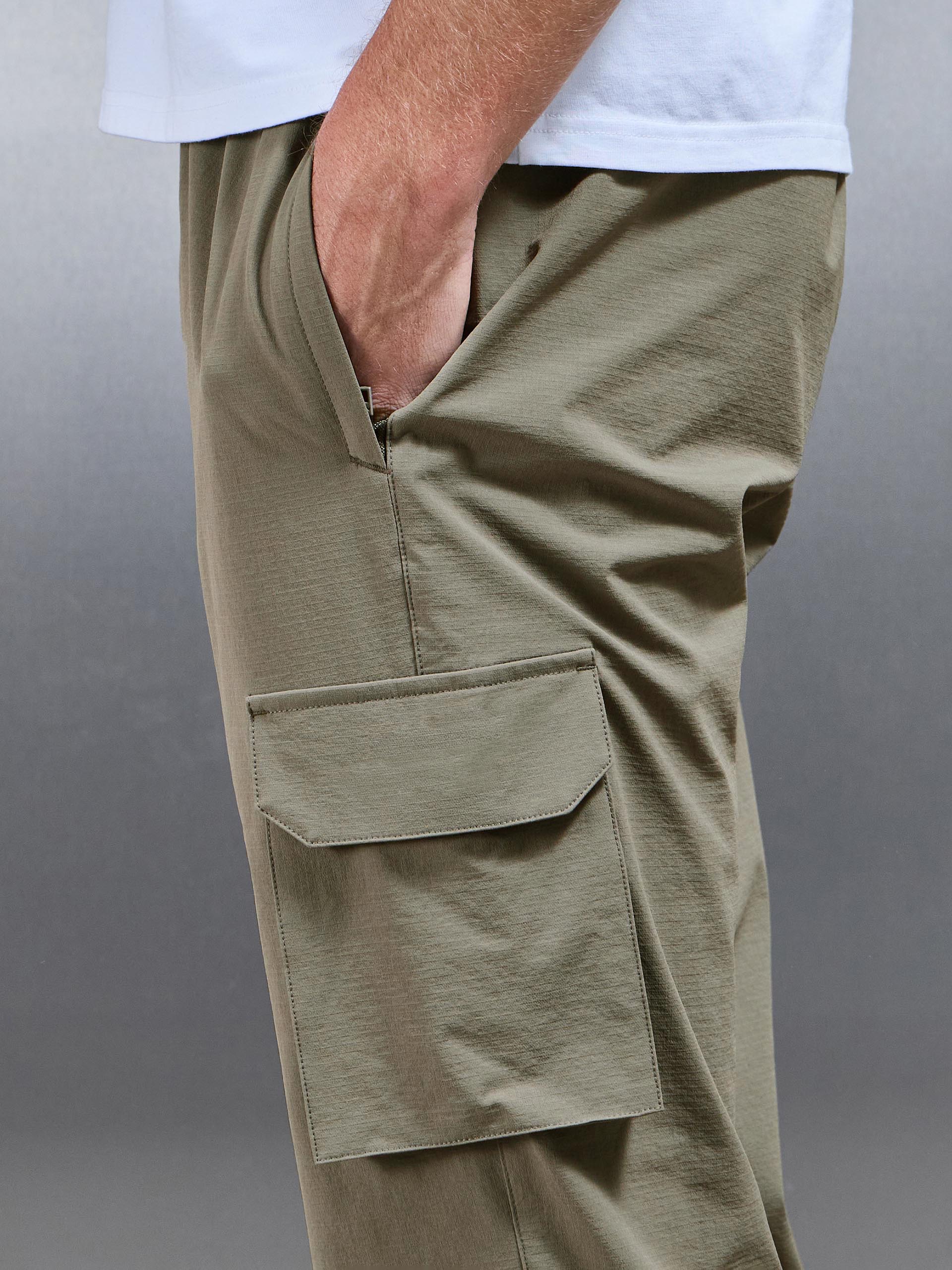 Relaxed Fit Utility Cargo Pant in Olive