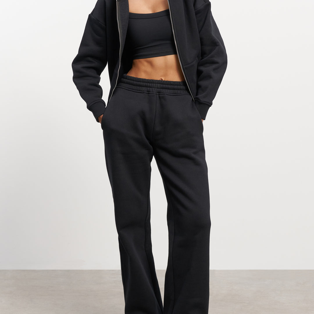 Womens Relaxed Straight Leg Jogger in Black