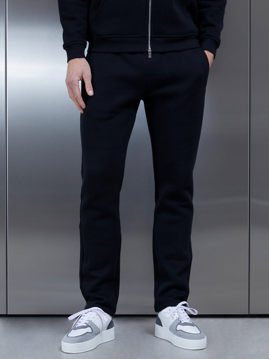 Relaxed Fit Tapered Leg Jogger in Black