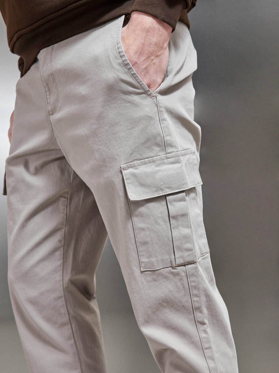 Smart Relaxed Cotton Cargo Pant in Taupe