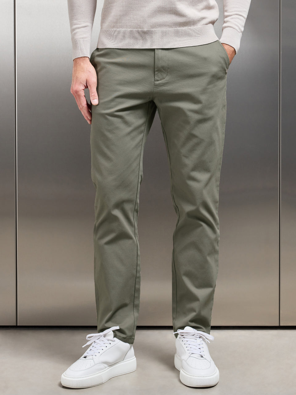 Relaxed Fit Chino Trouser in Olive