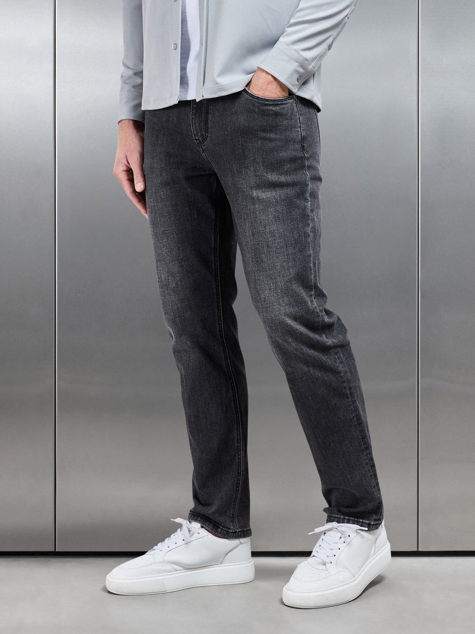 Relaxed Fit Denim Jeans in Grey Wash
