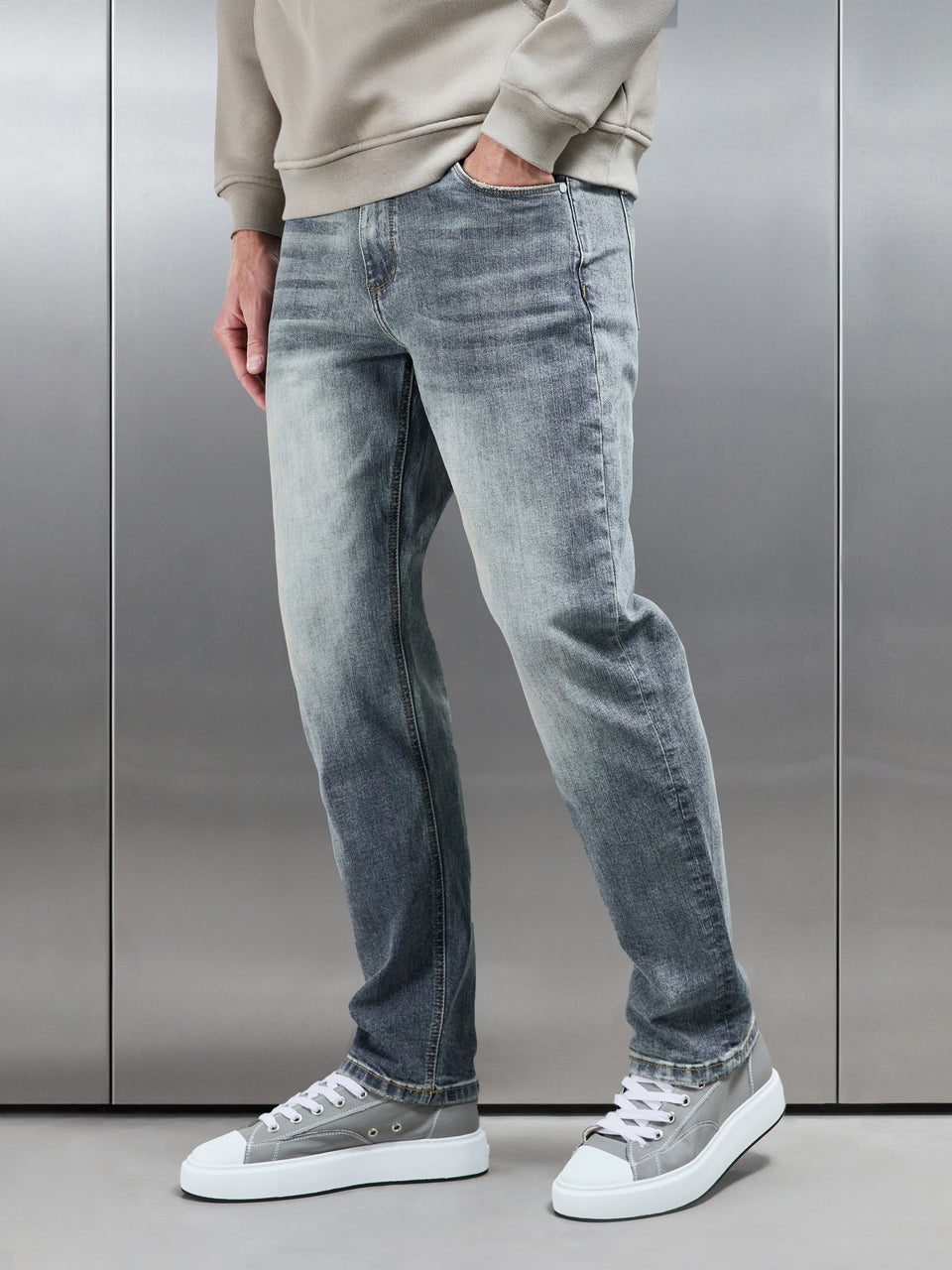 Relaxed Fit Denim Jeans in Sand Wash