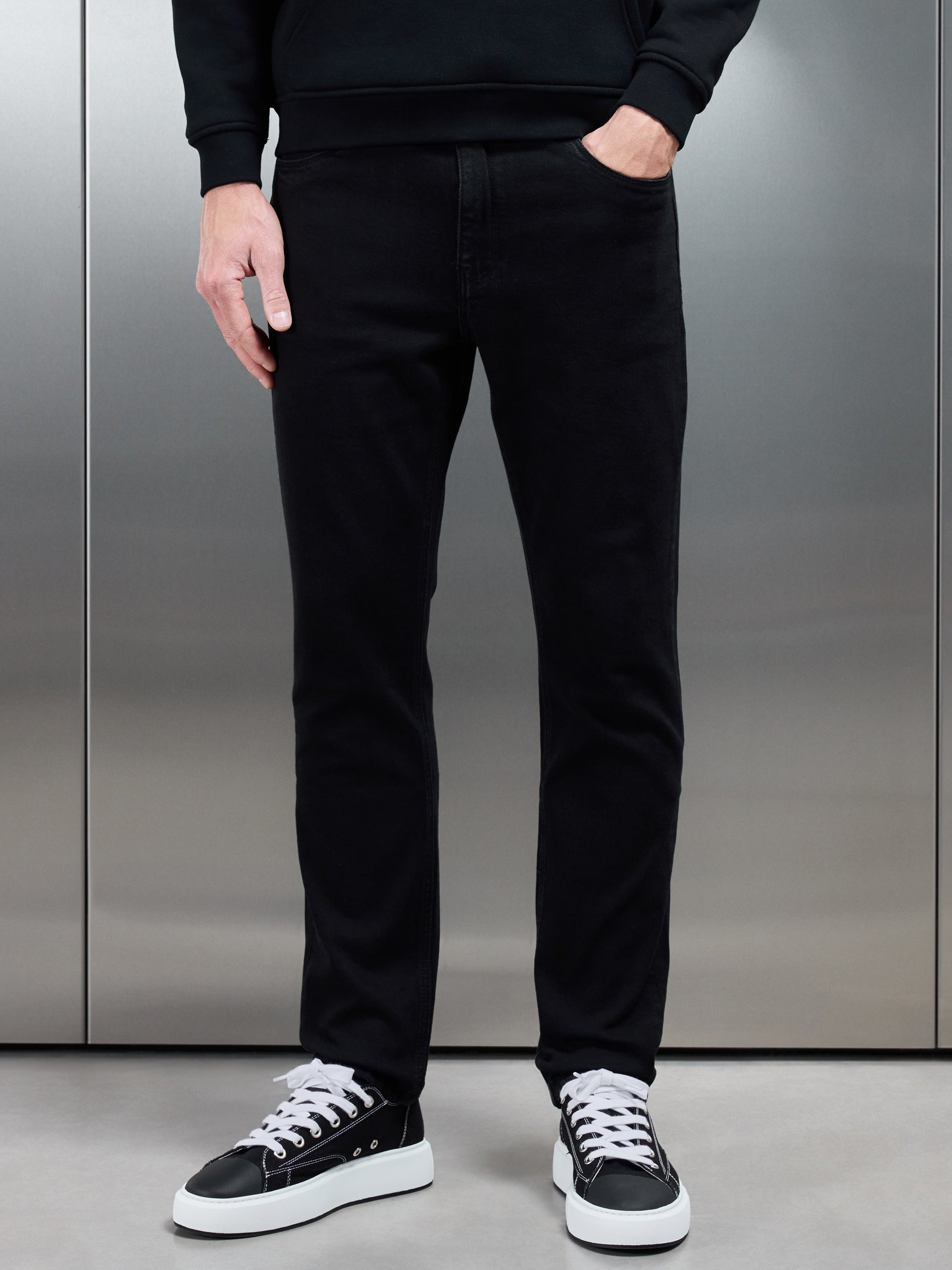 Relaxed Fit Denim Jeans in Solid Black