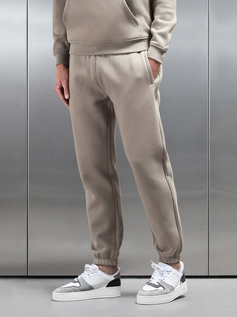Relaxed Fit Jogger in Taupe