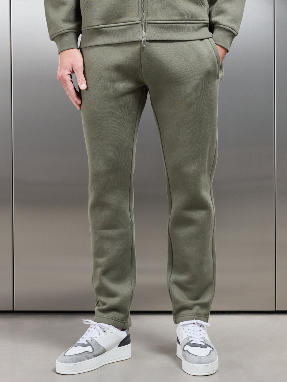 Relaxed Fit Tapered Leg Jogger in Olive