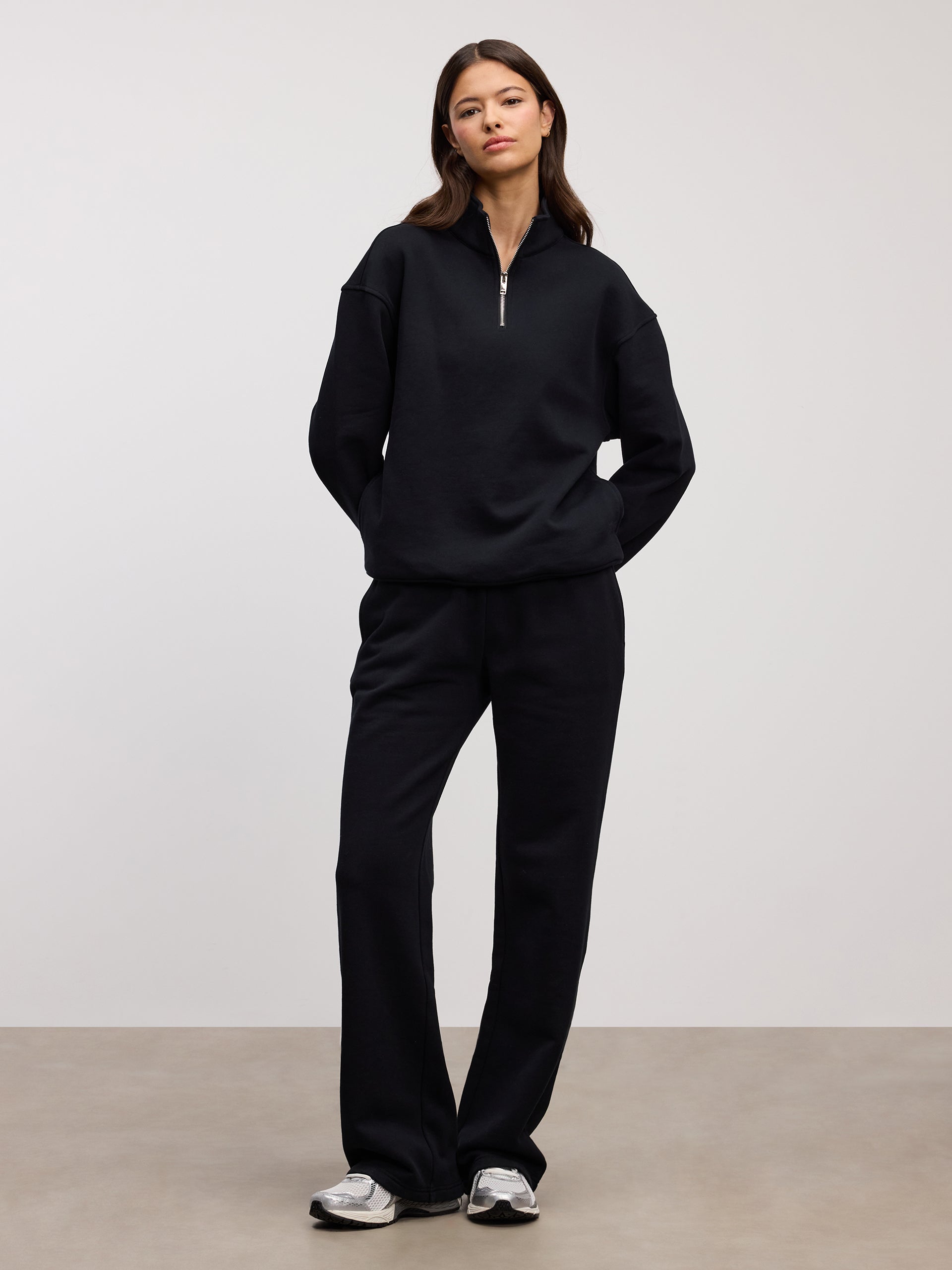 Womens Relaxed Jersey Straight Leg Jogger in Black
