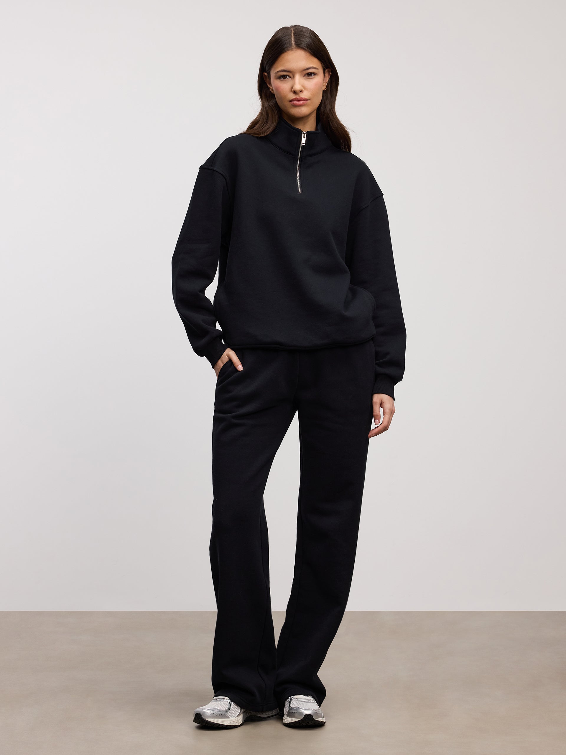 Womens Relaxed Jersey Straight Leg Jogger in Black