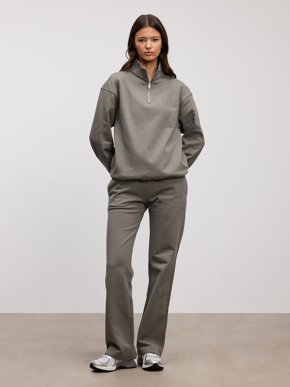 Womens Relaxed Jersey Straight Leg Jogger in Sage