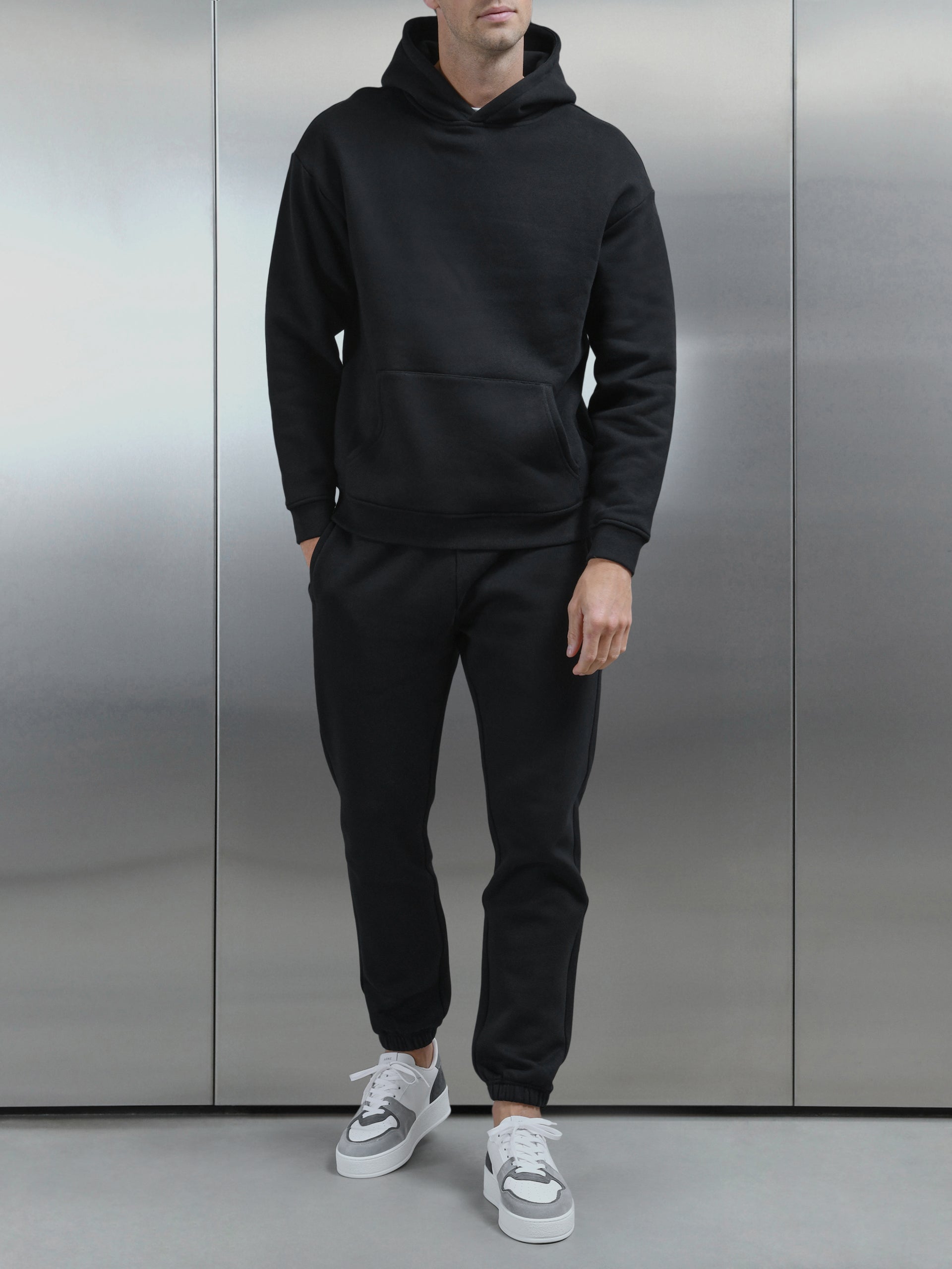 Black best sale hoodie fit