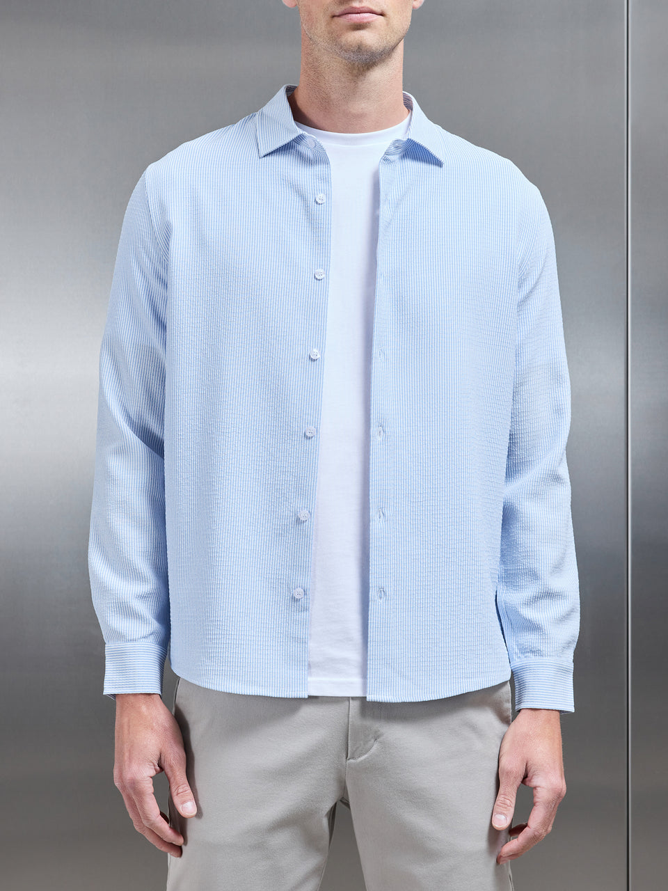 Seersucker Long Sleeve Cutaway Collar Shirt in Light Blue