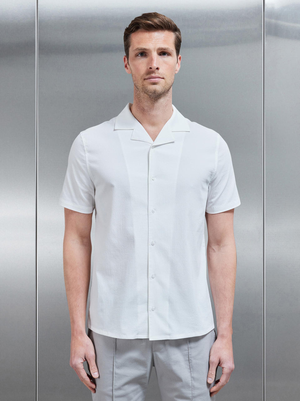 Seersucker Short Sleeve Revere Collar Shirt in White