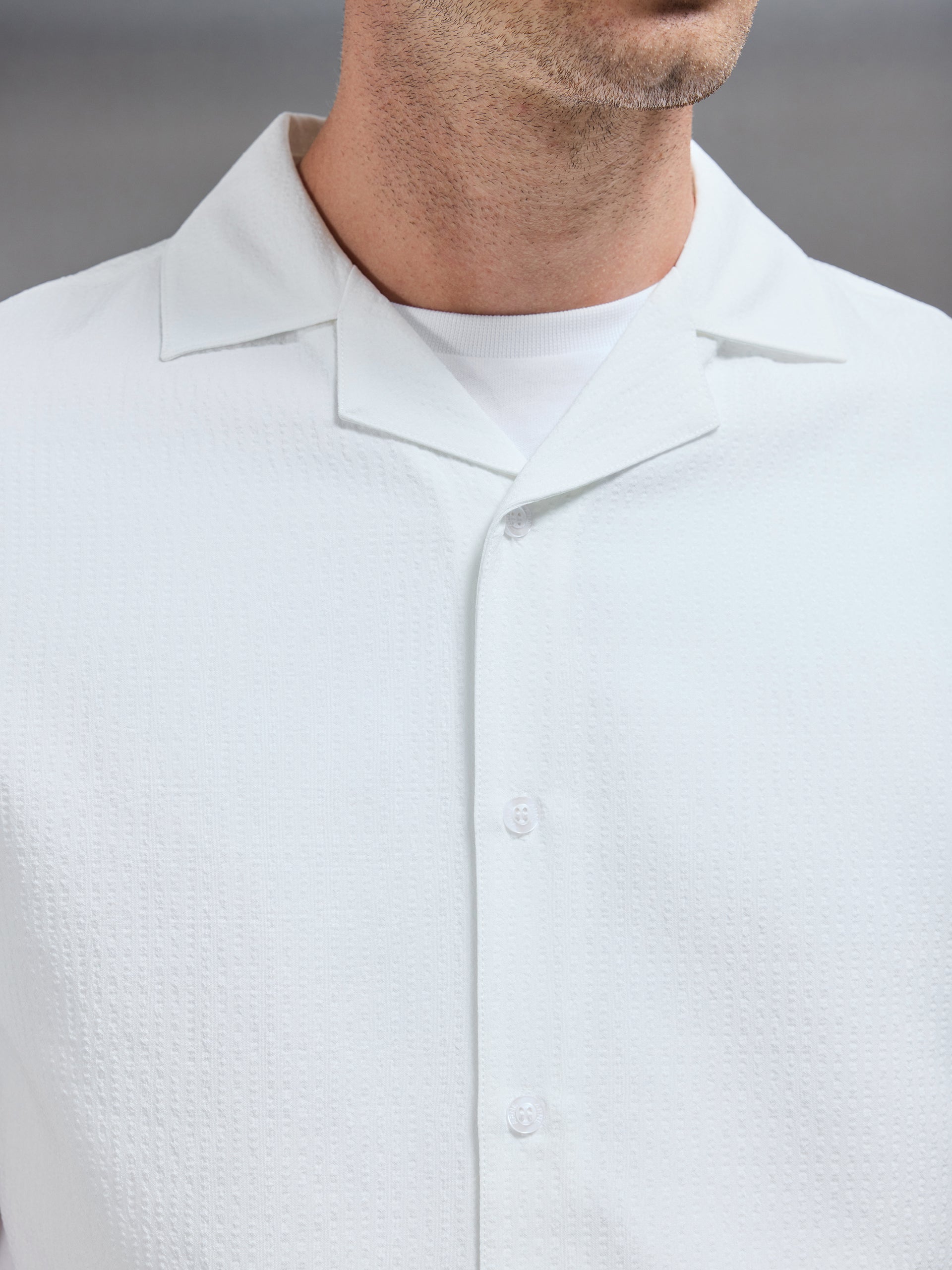 Seersucker Short Sleeve Revere Collar Shirt in White