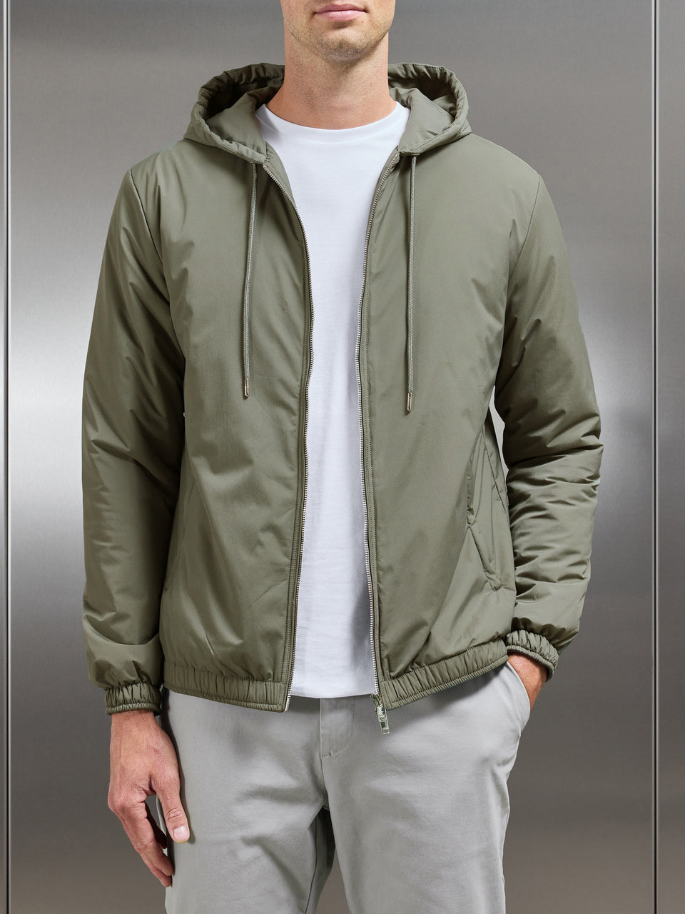 Shell Windbreaker in Olive