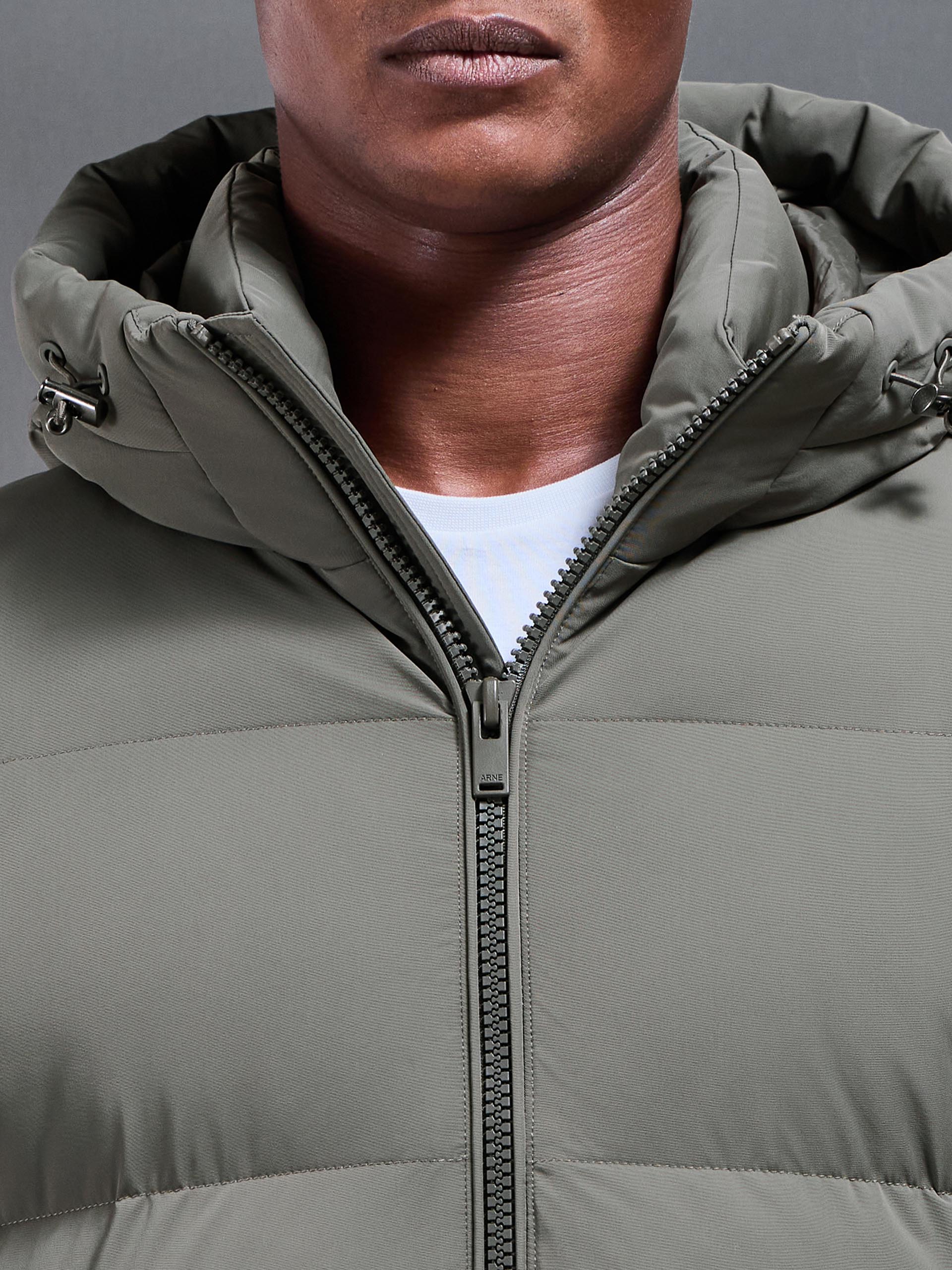 Short Puffer Parka in Olive