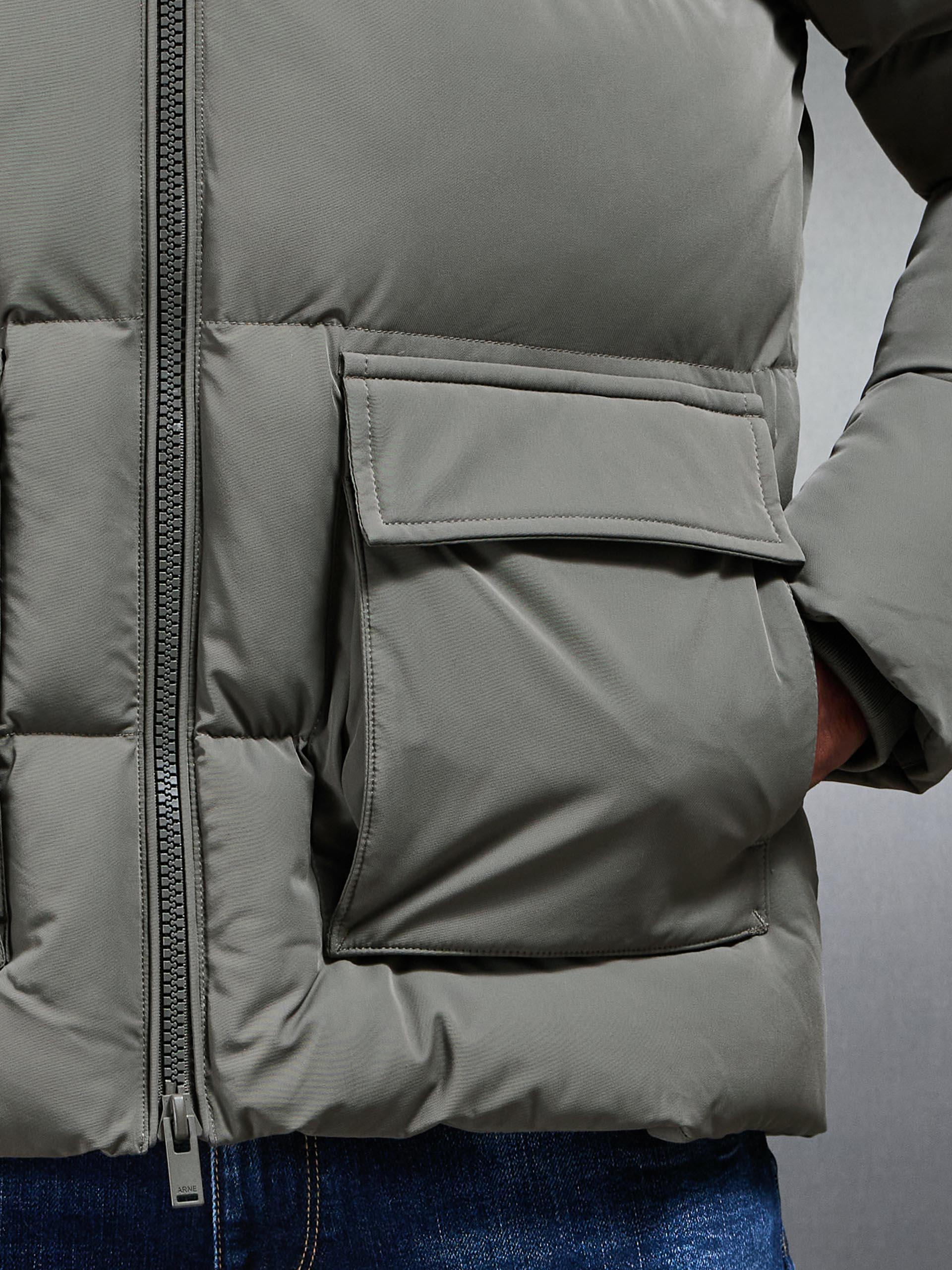 Short Puffer Parka in Olive