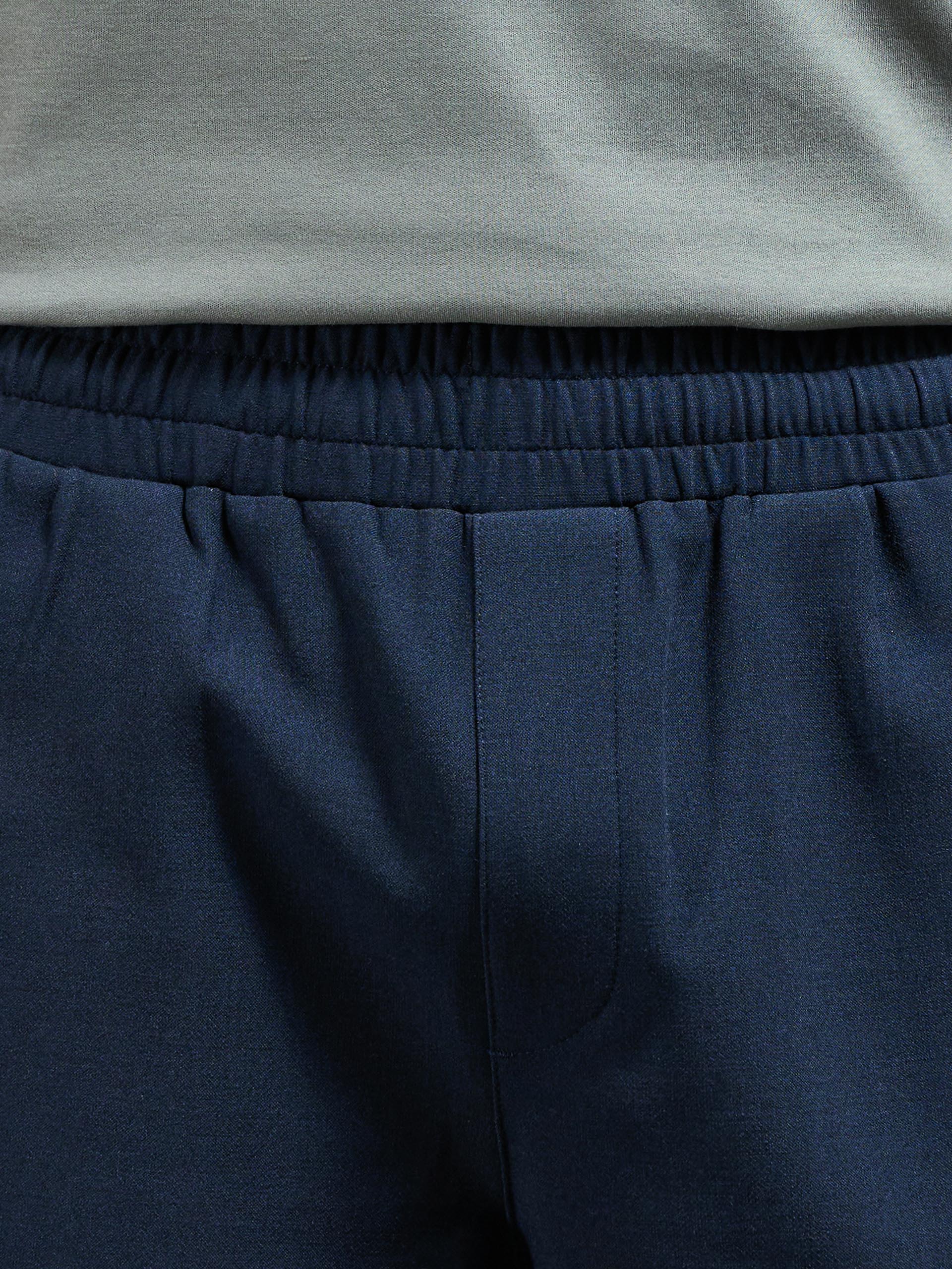 Smart Casual Short in Navy