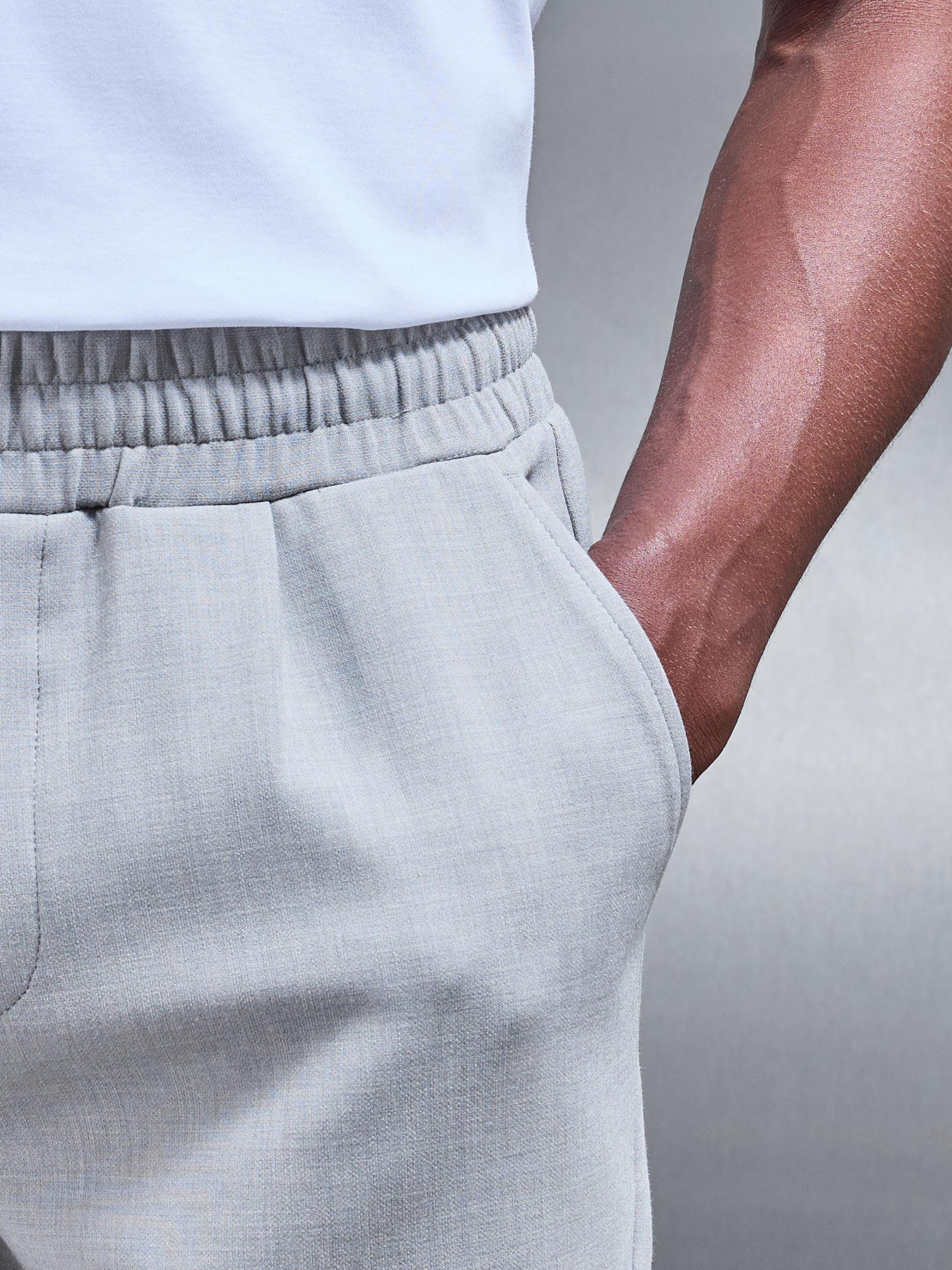Smart Casual Short in Stone