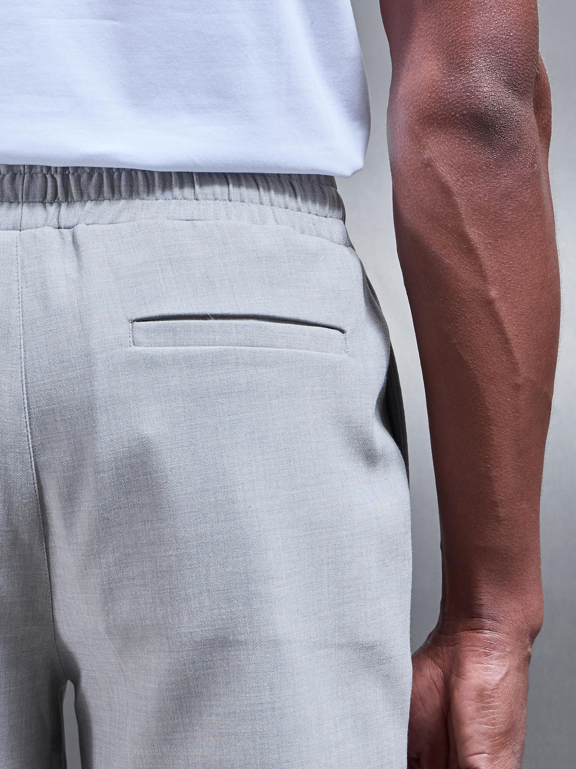 Smart Casual Short in Stone