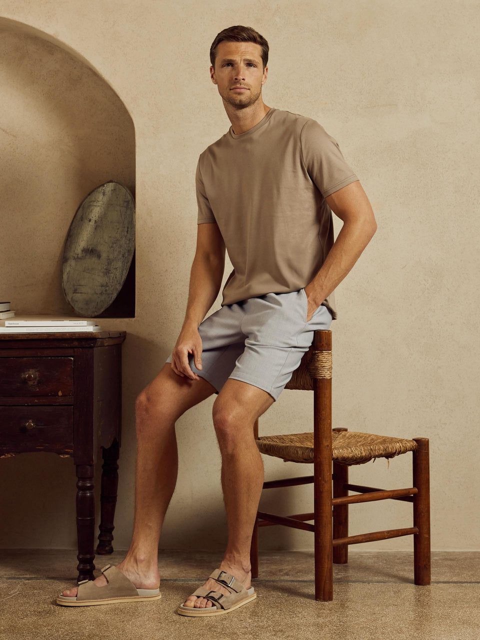 Smart Casual Short in Stone
