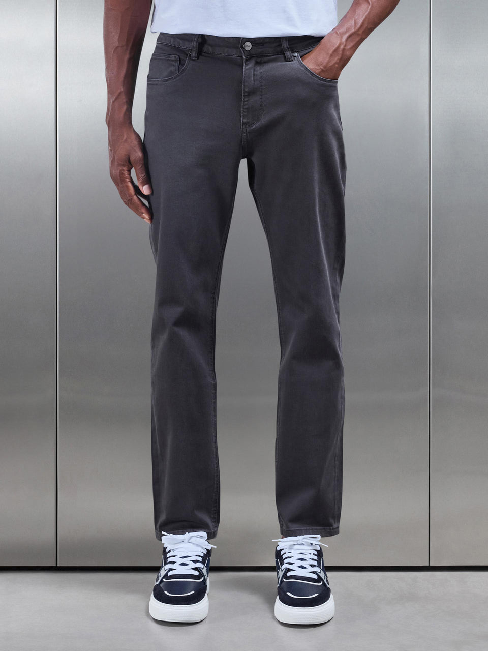 Straight Leg Denim Jeans in Grey