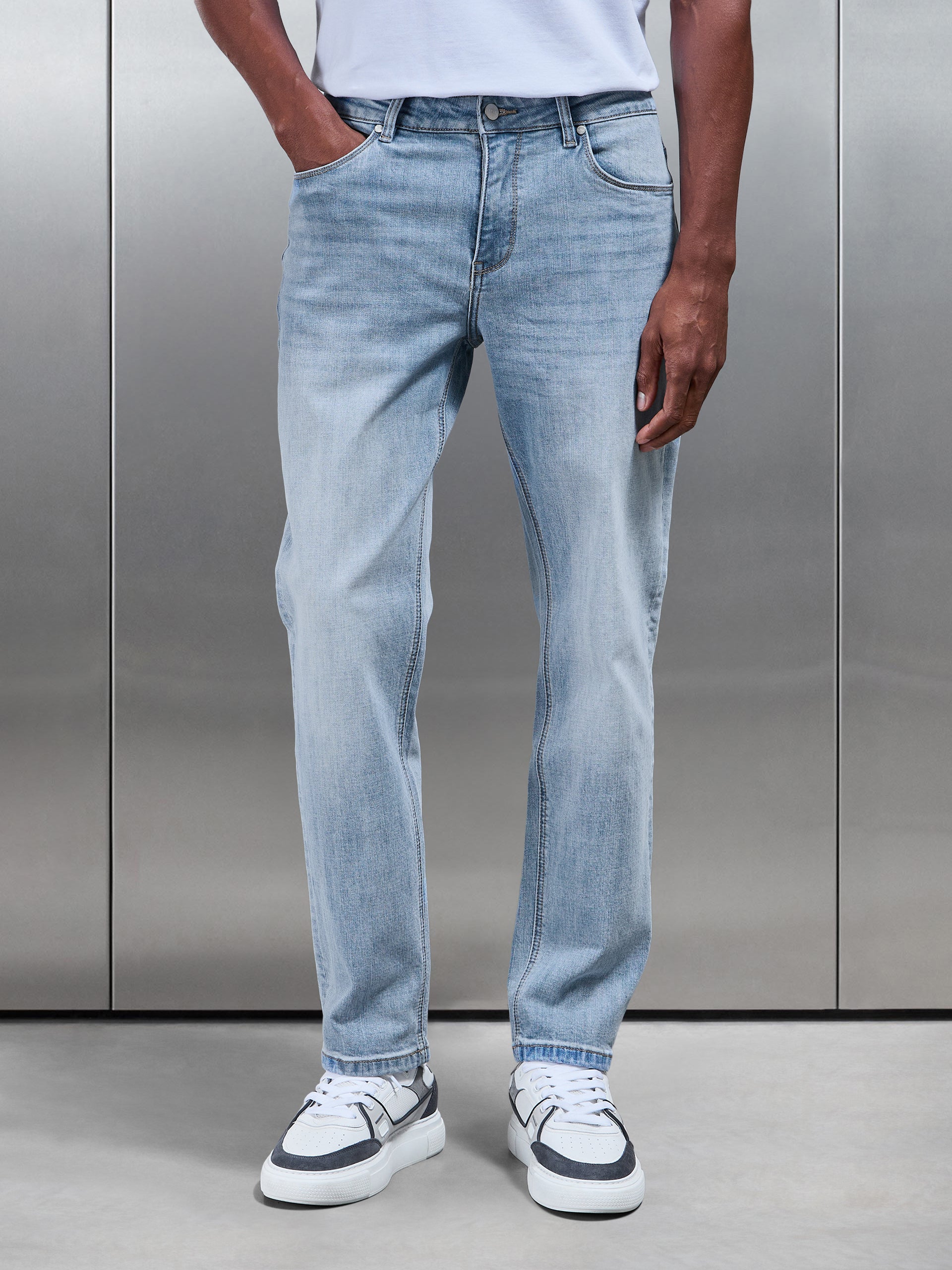 Straight Leg Denim Jeans in Light Blue