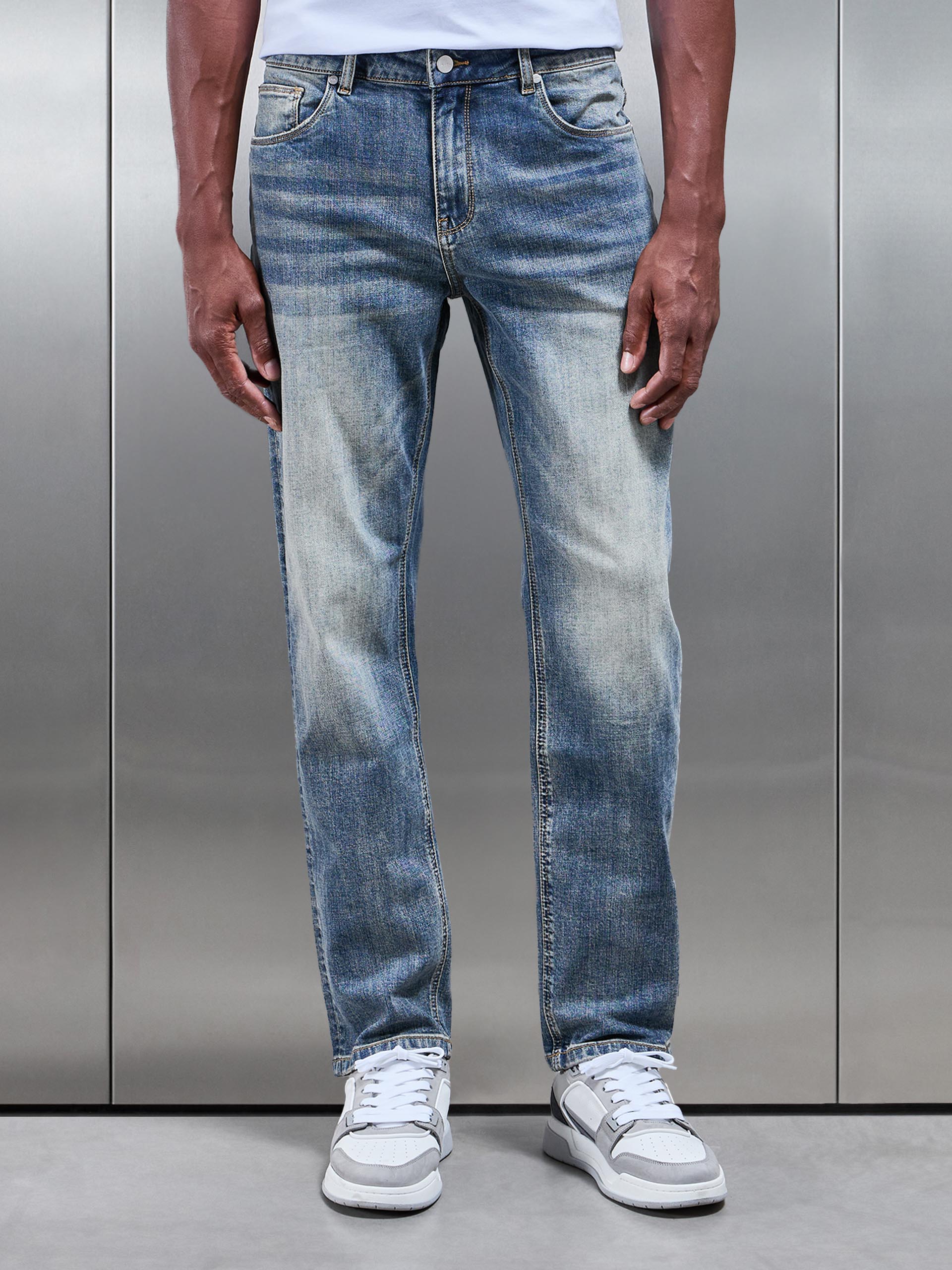 Straight Leg Denim Jeans in Sand Wash