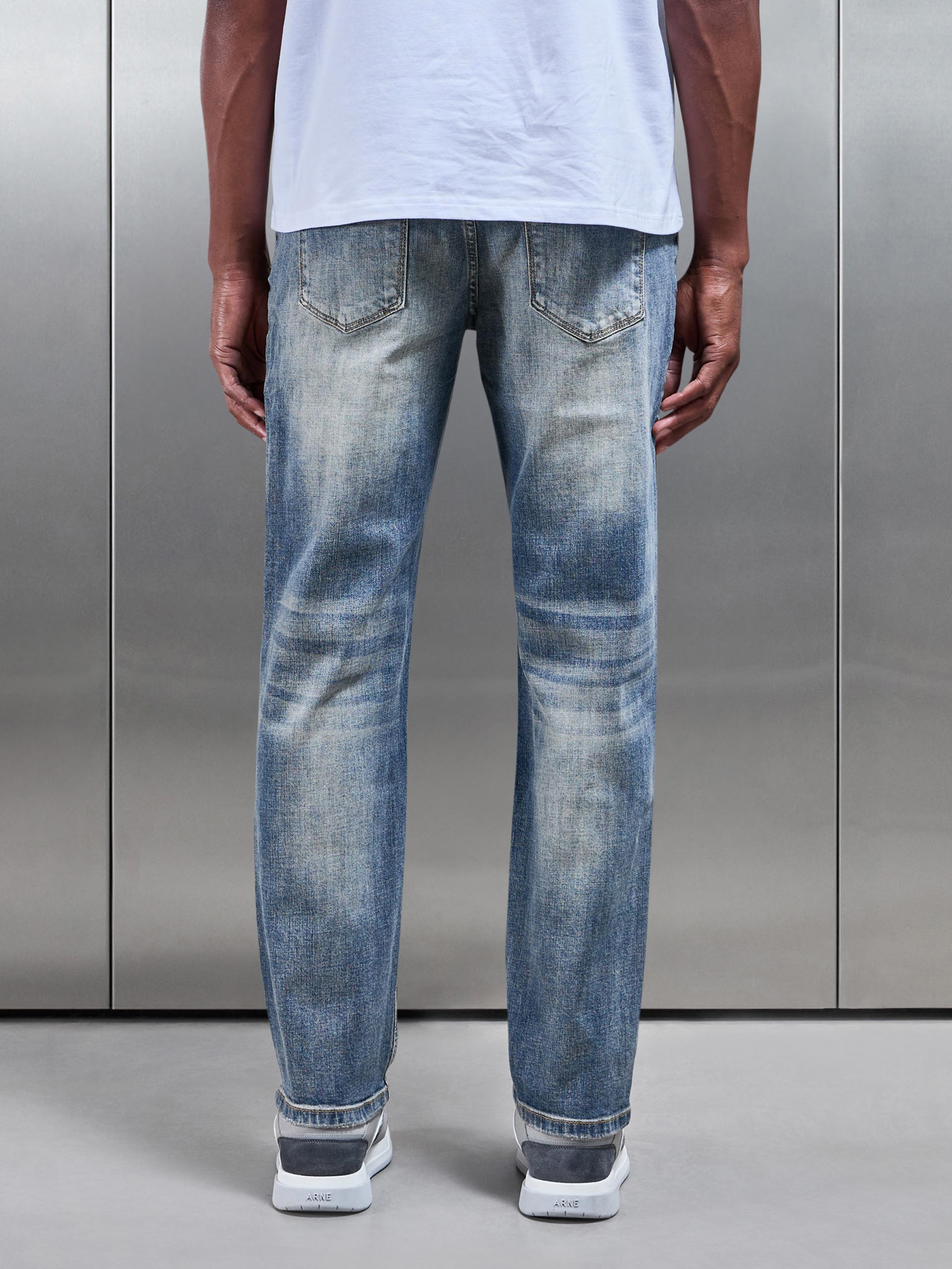 Straight Leg Denim Jeans in Sand Wash