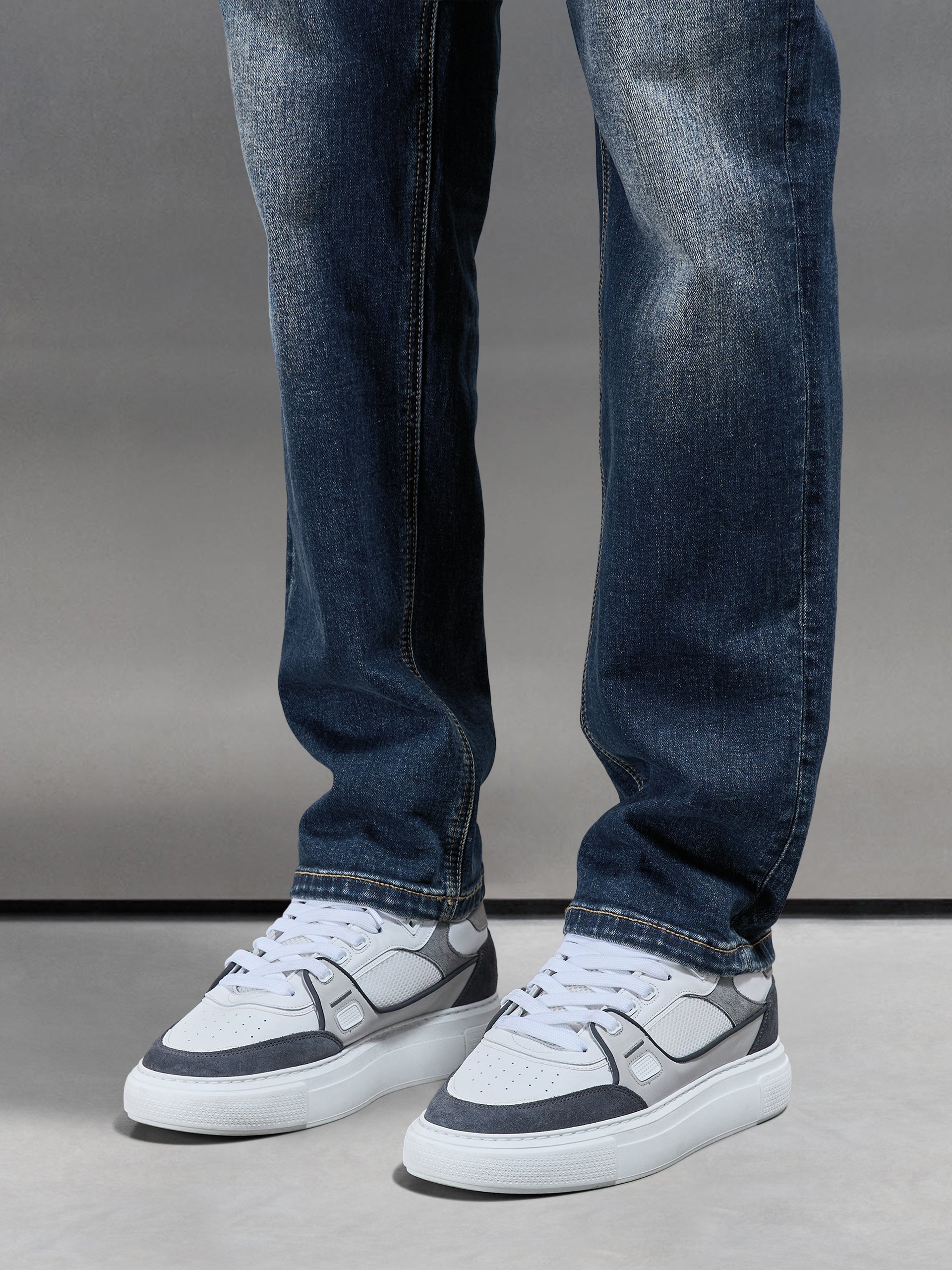 Straight Leg Denim Jeans in Vintage Blue