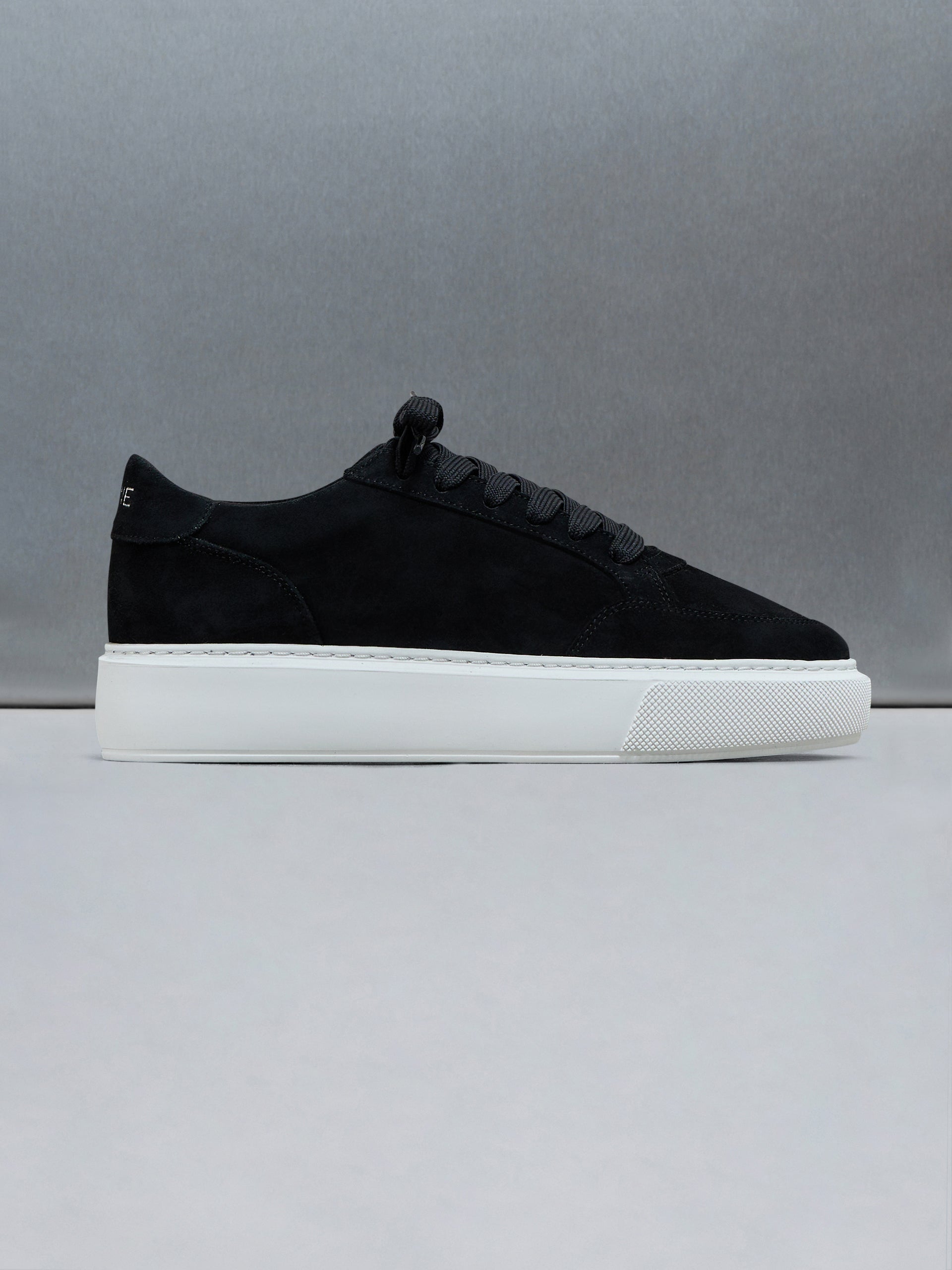 Suede Court 2.0 Trainer in Black