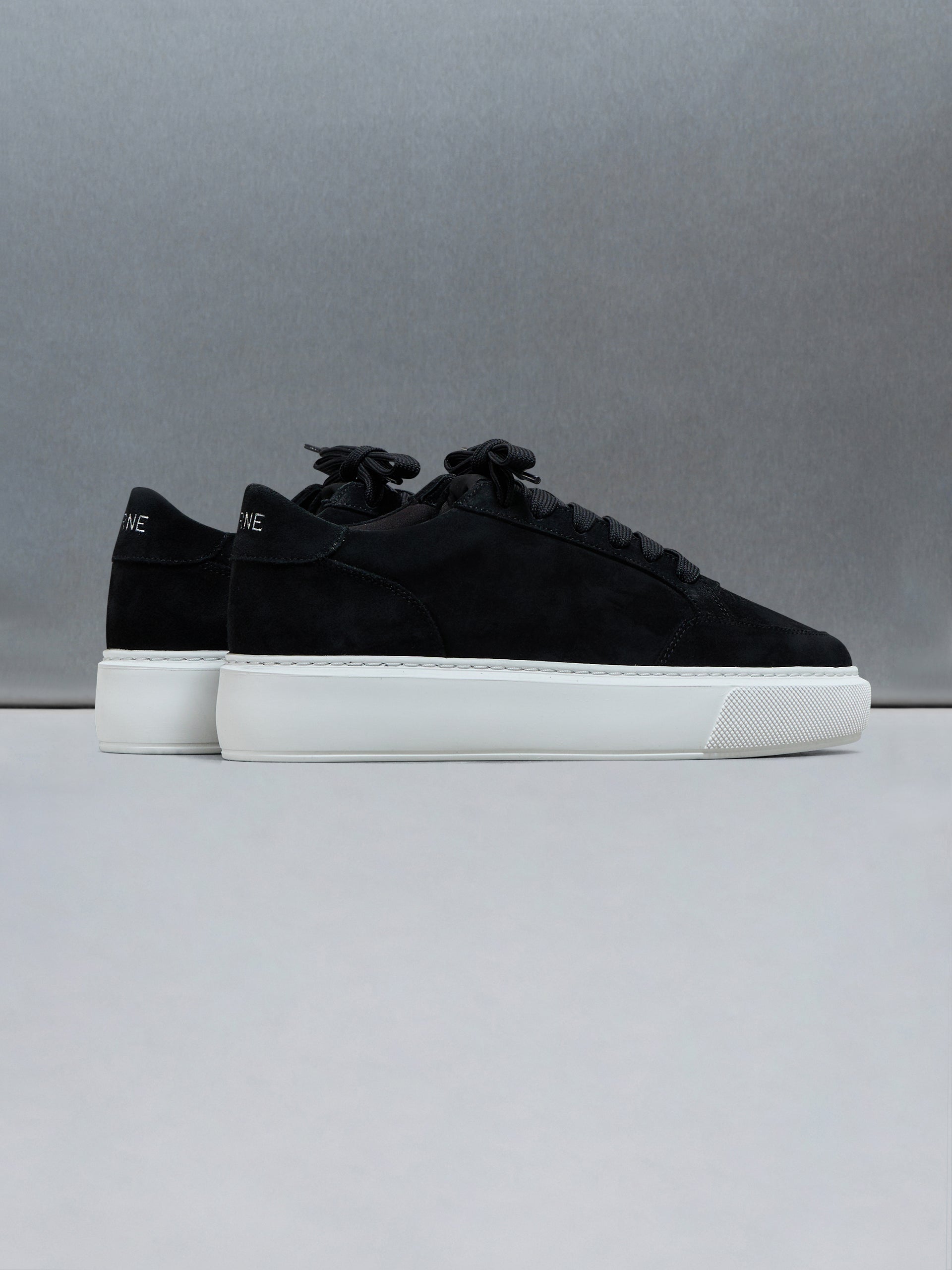 Suede Court 2.0 Trainer in Black