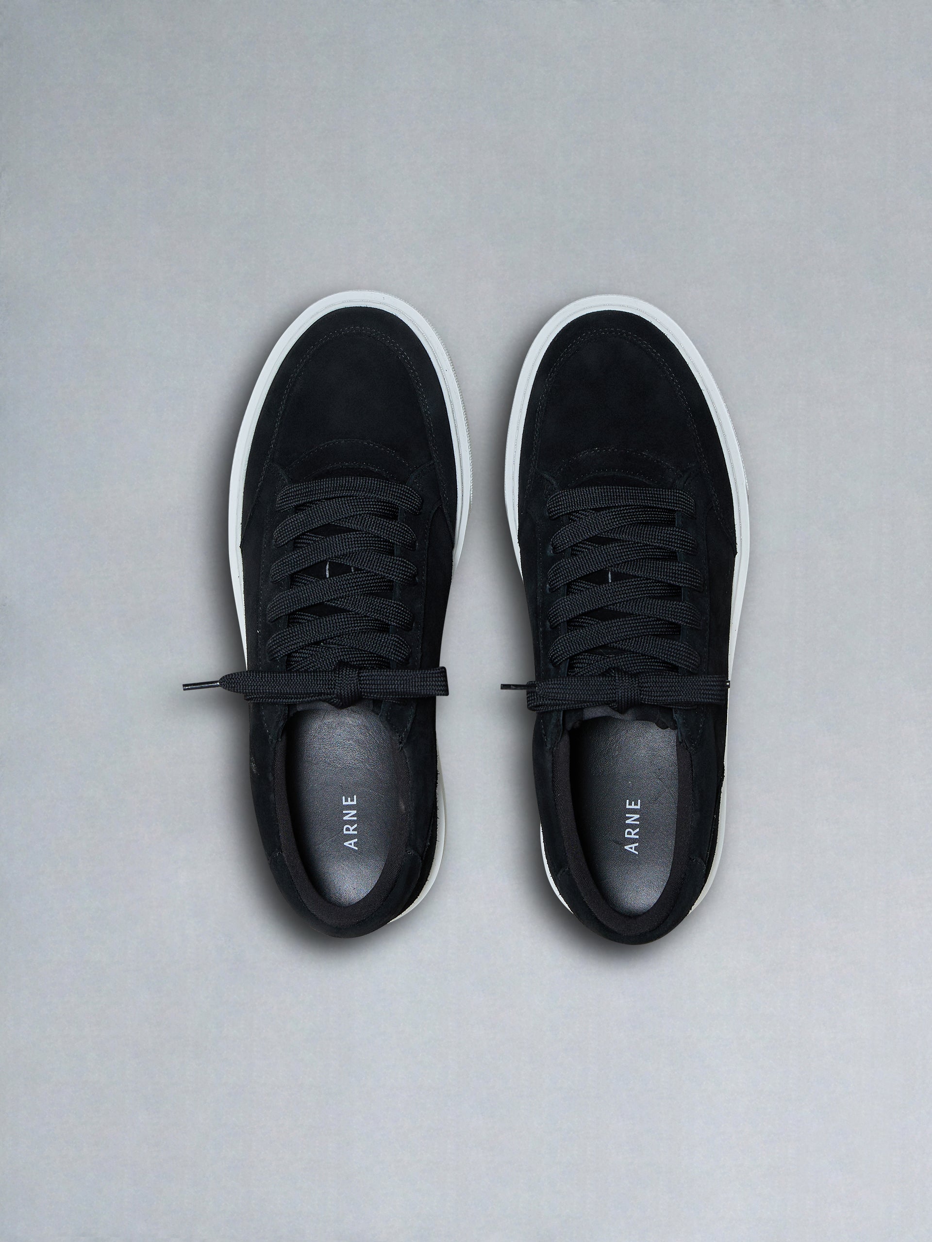 Suede Court 2.0 Trainer in Black