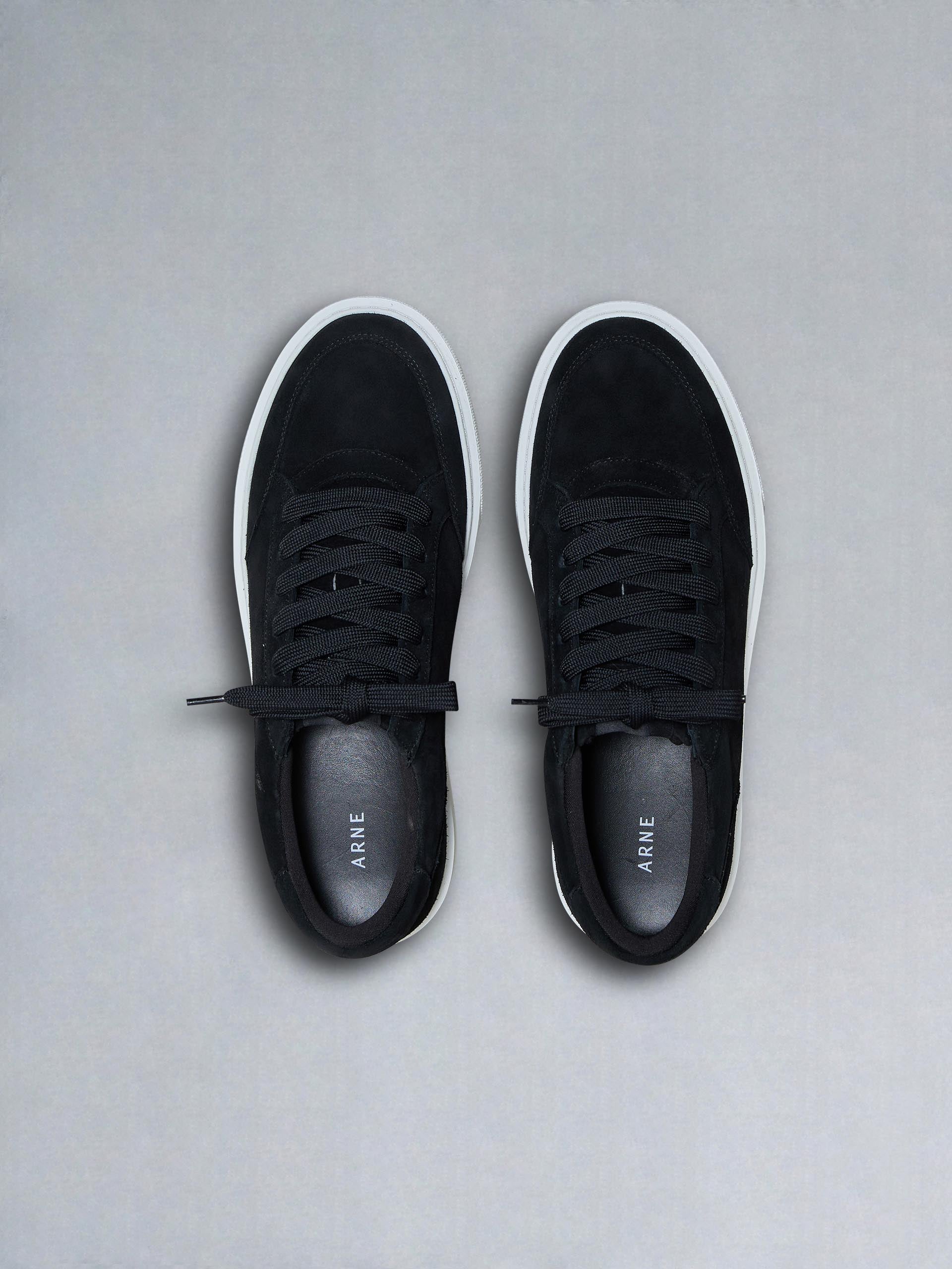 Suede Court 2.0 Trainer in Black