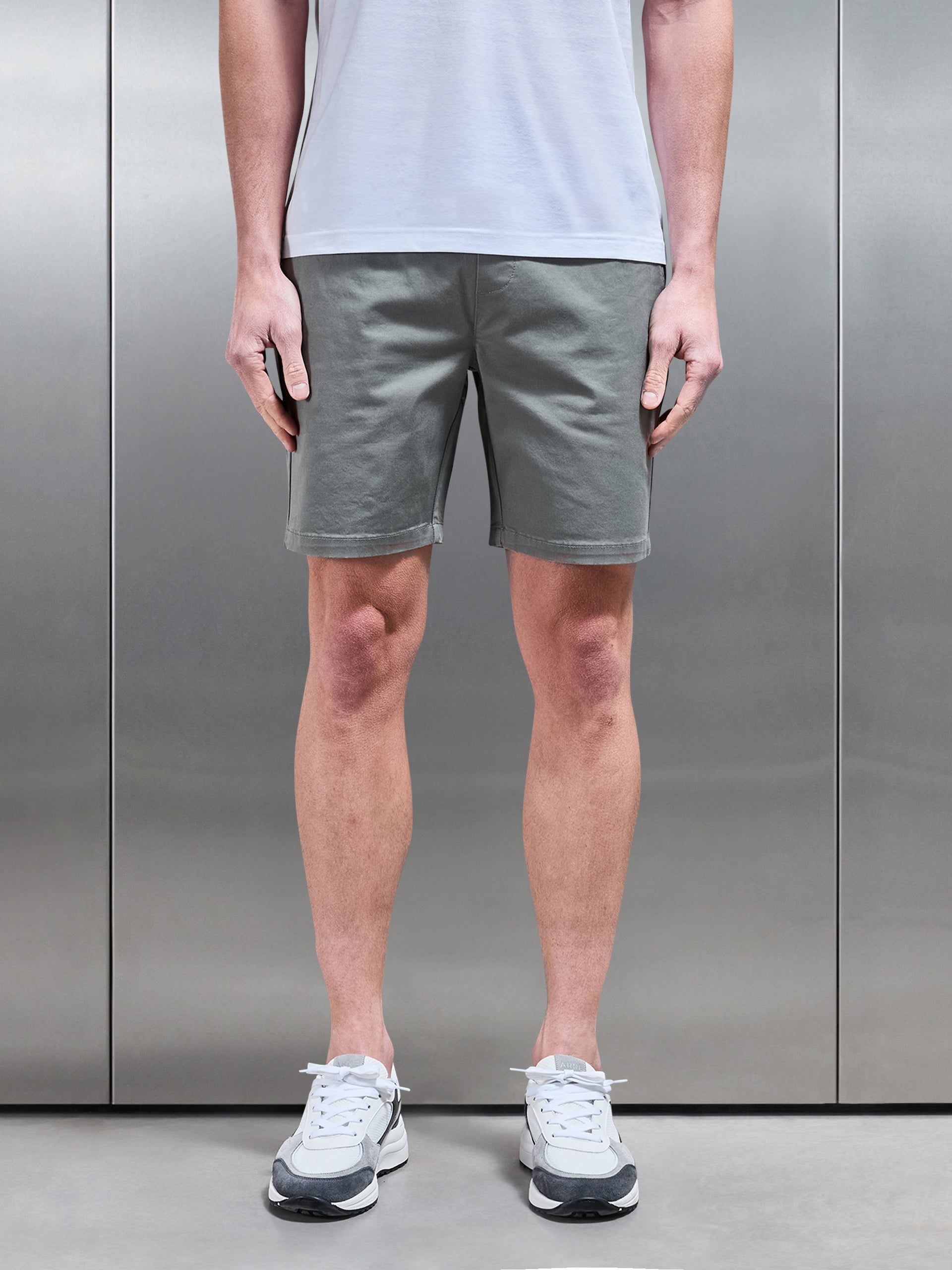 Tailored Chino Drawstring Short in Olive