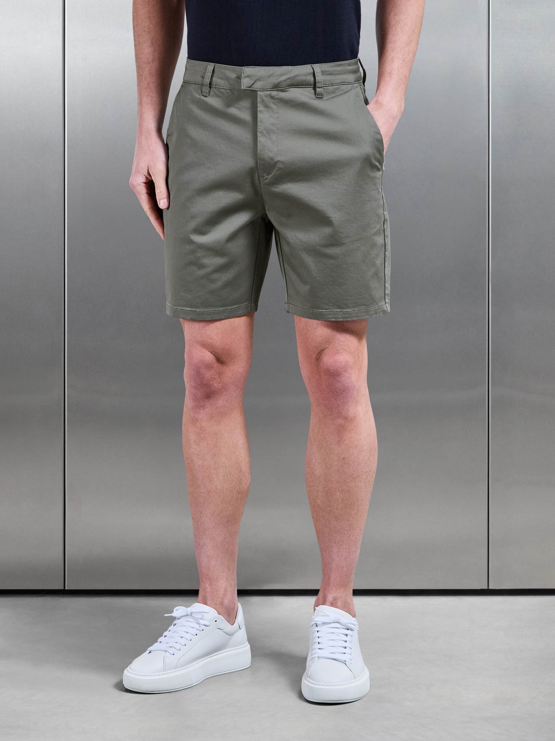 Tailored Chino Short in Olive