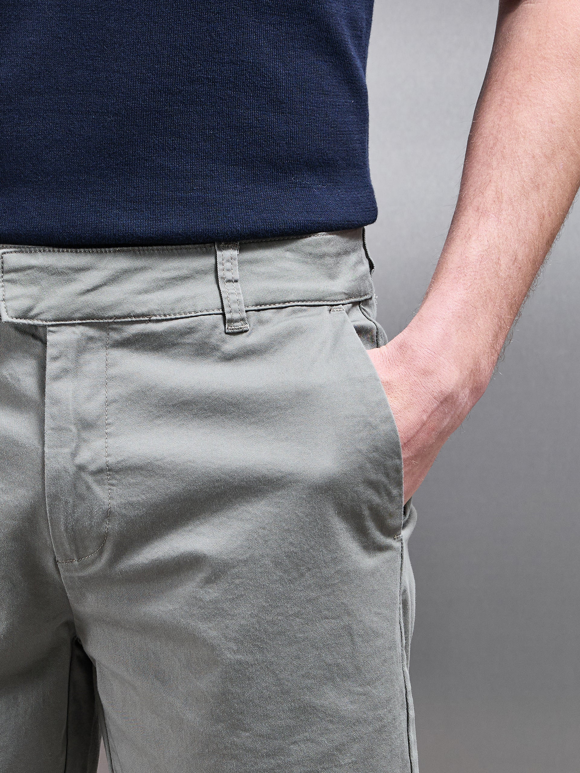 Tailored Chino Short in Olive